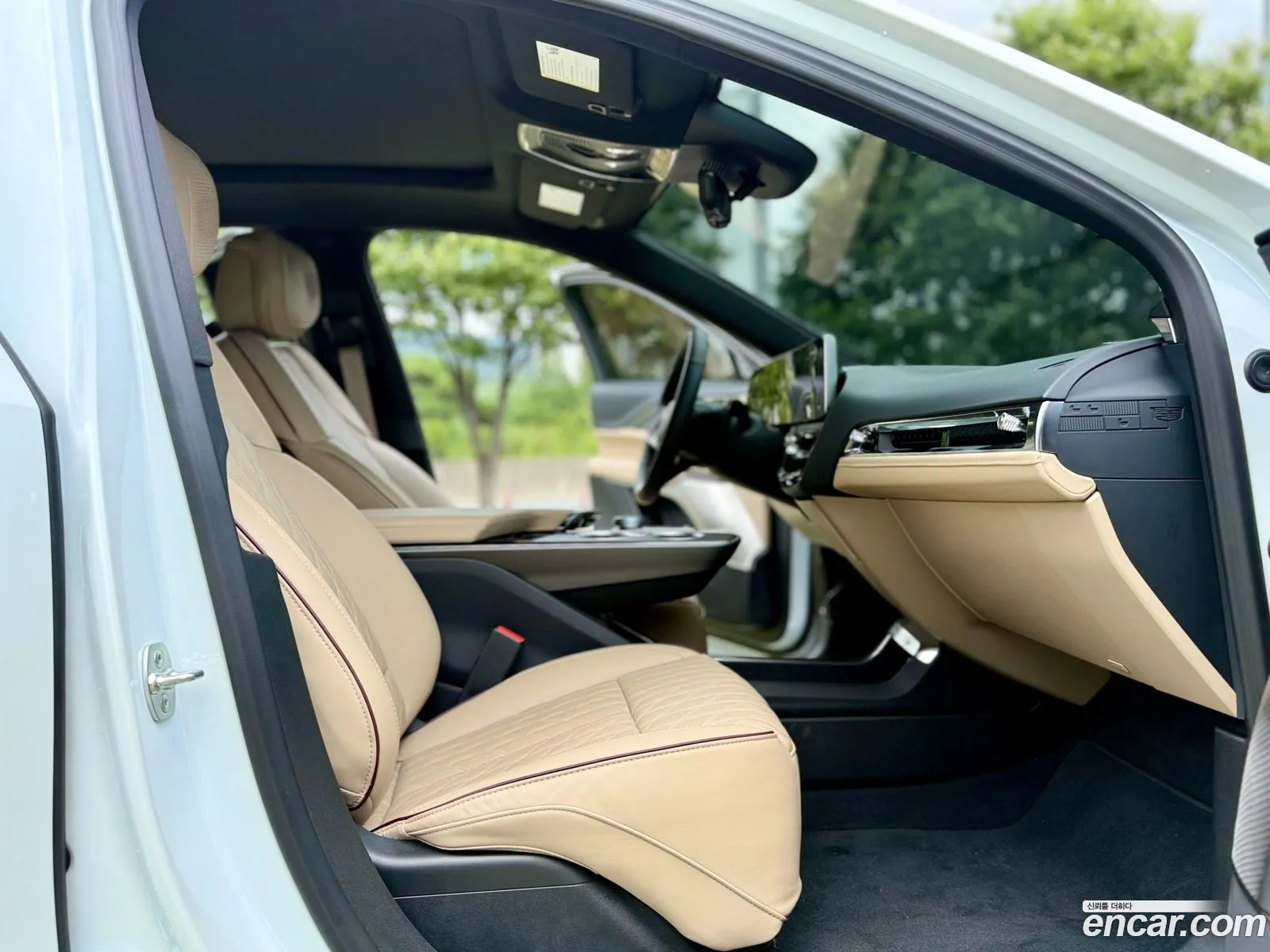 Cadillac Lyriq 2024 — 15