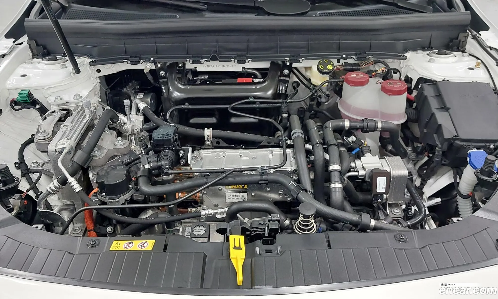 Mercedes-Benz EQB X243 2025 — 16