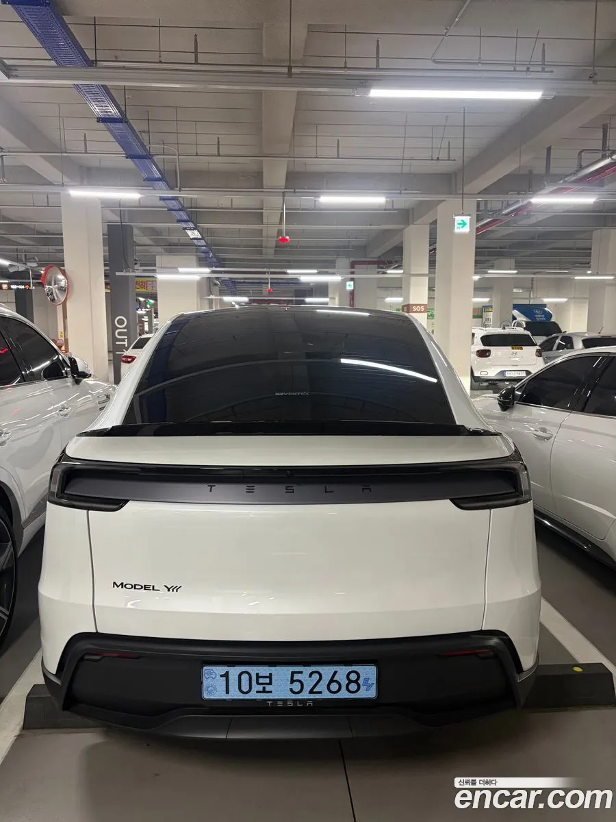 Tesla Model Y 2026 — 4