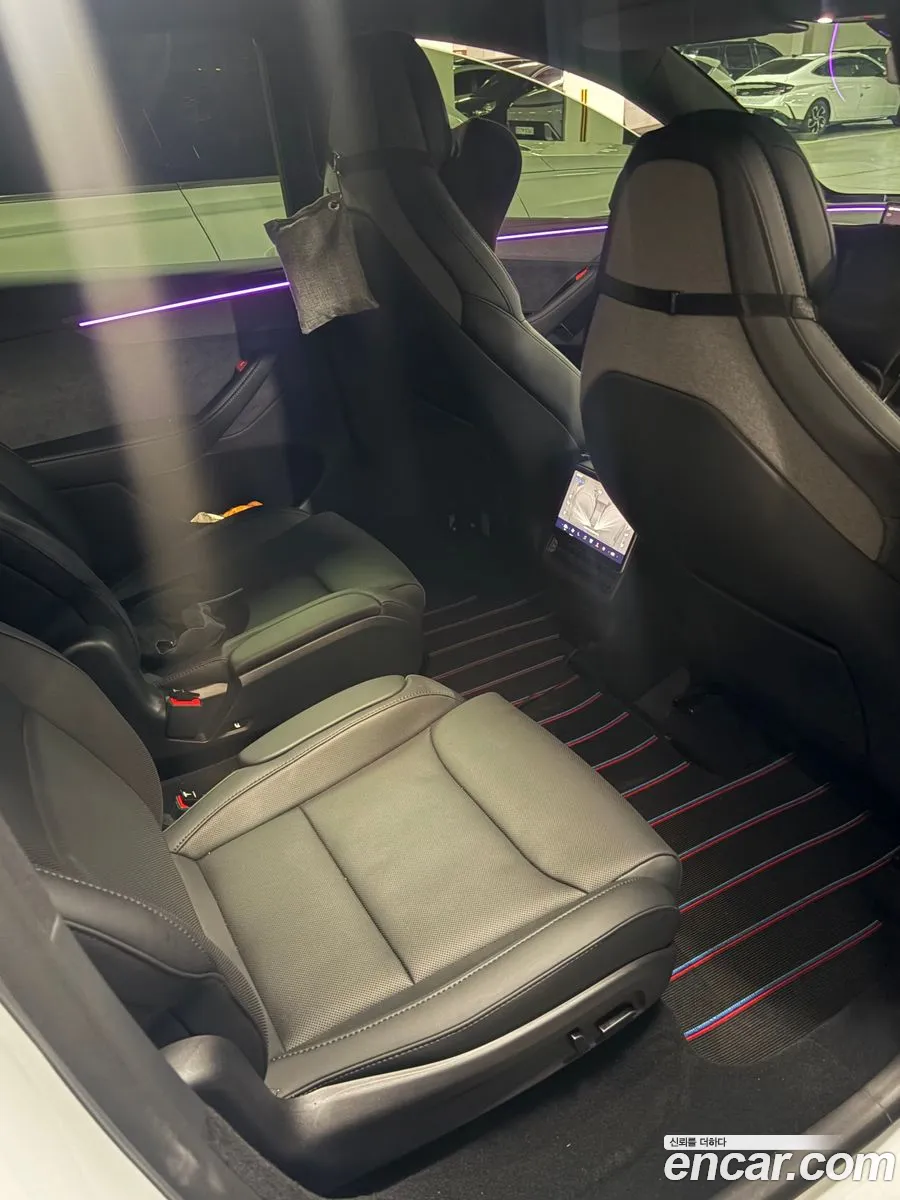 Tesla Model Y 2026 — 6