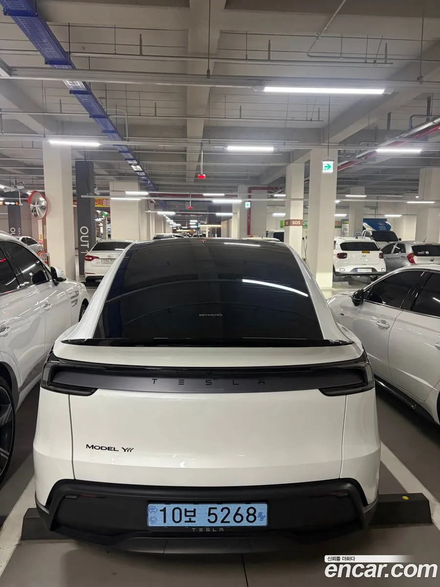 Tesla Model Y 2026 — 5