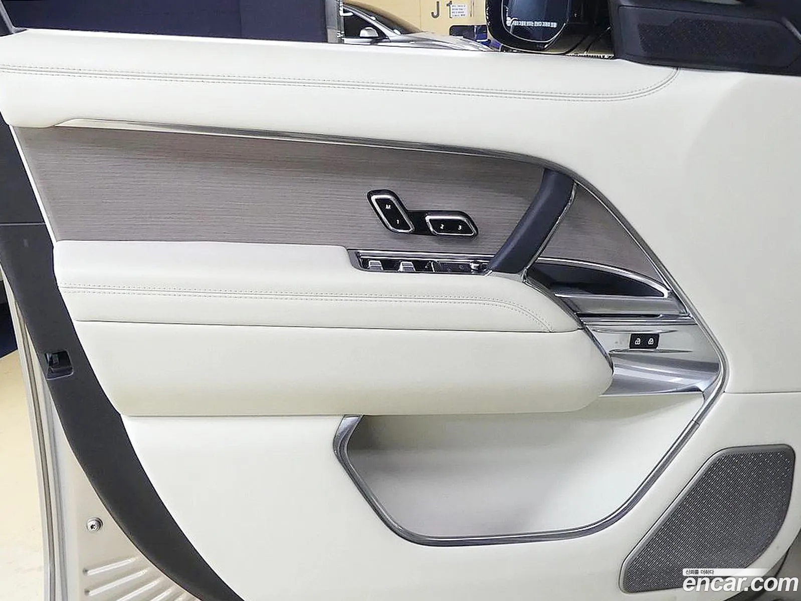 Land Rover Range Rover 2024 — 11