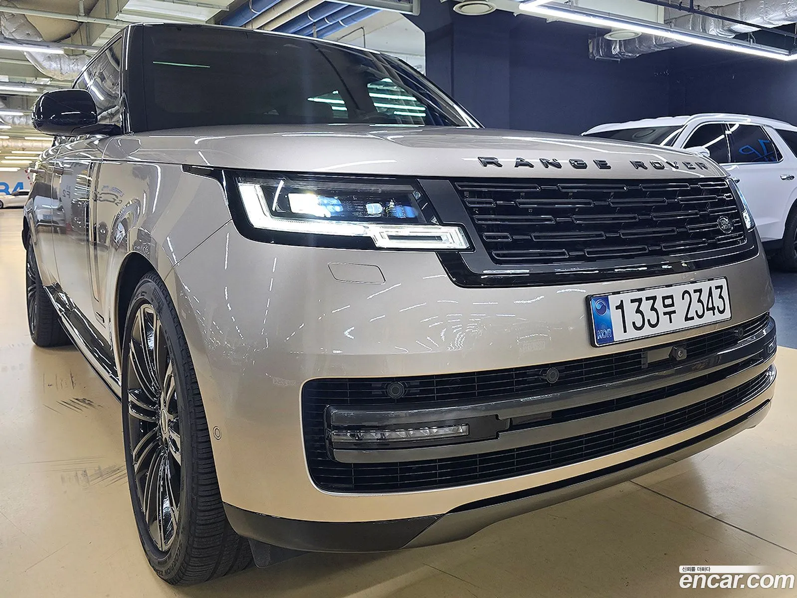 Land Rover Range Rover 2024 — 17