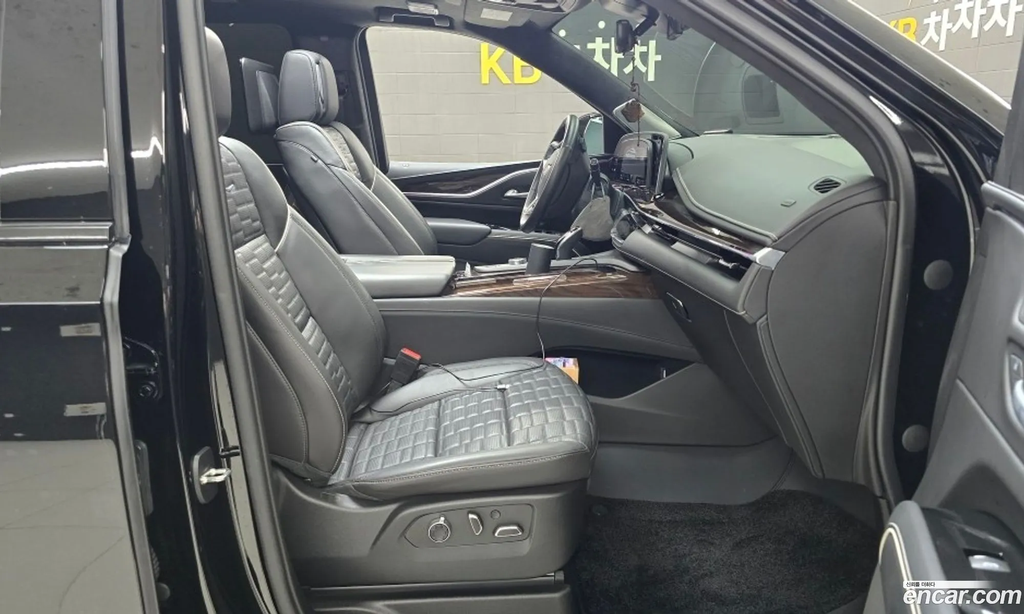 Cadillac Escalade 2023 — 14