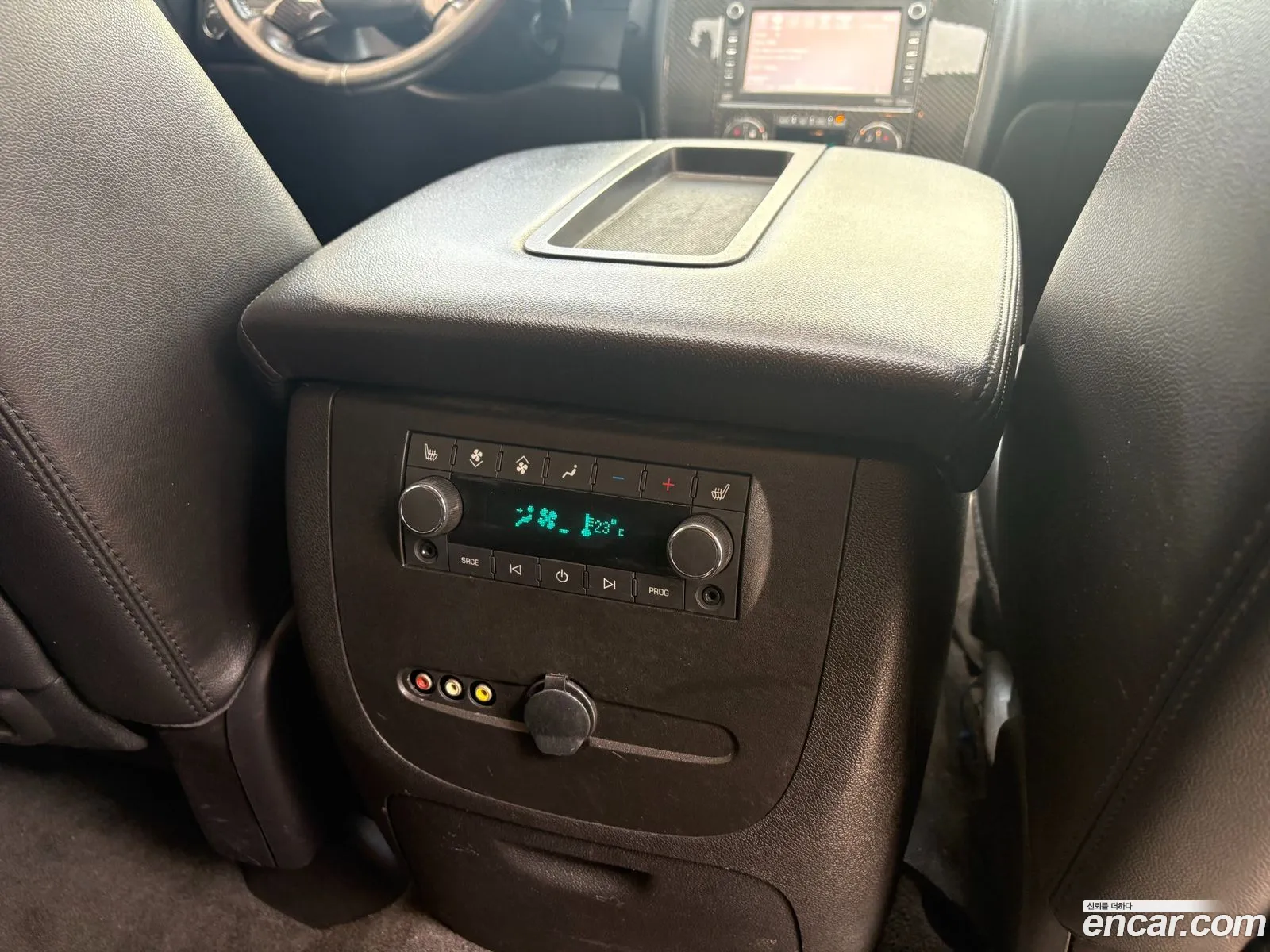 Chevrolet Suburban 2012 — 13
