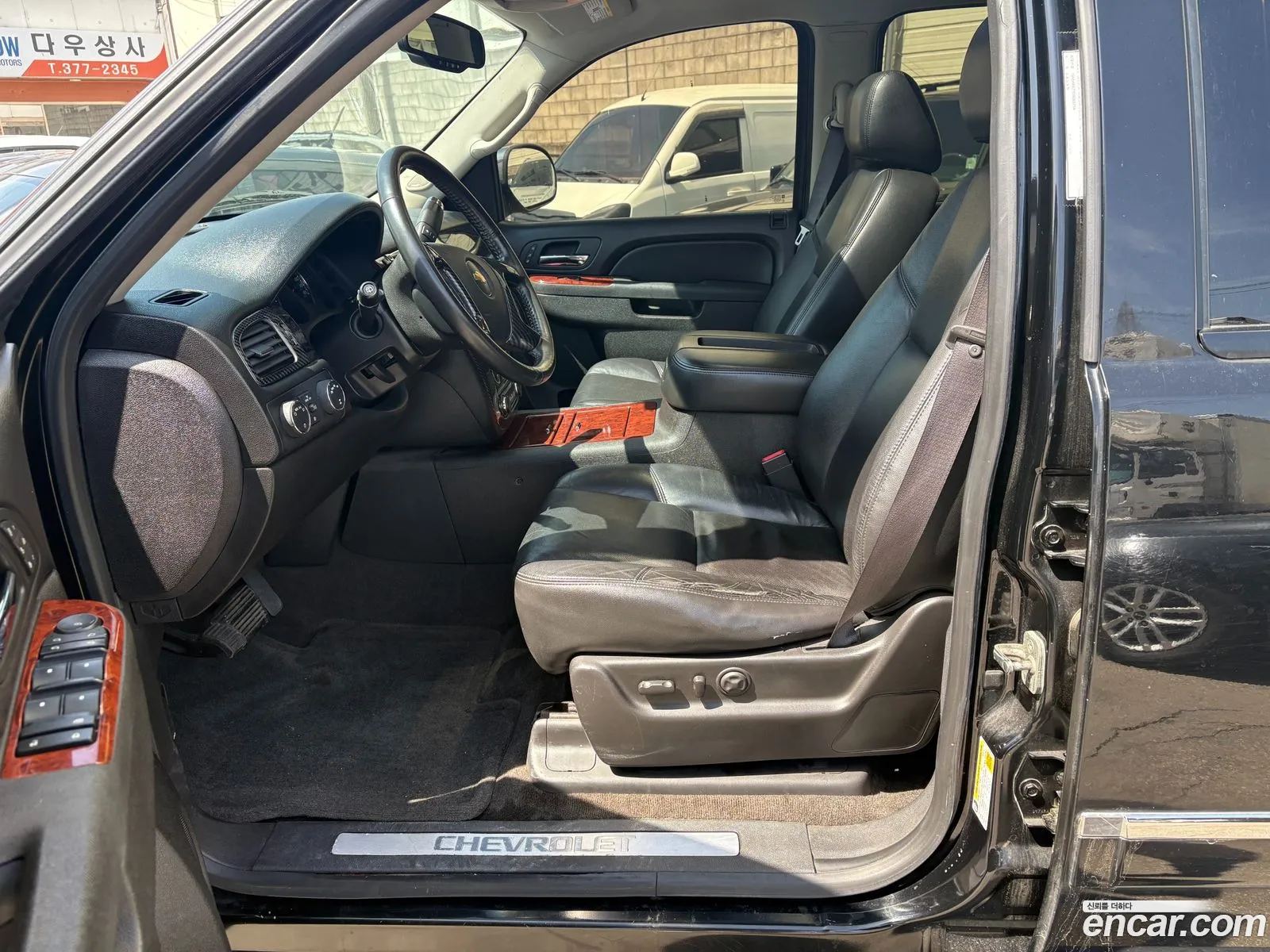 Chevrolet Suburban 2012 — 11