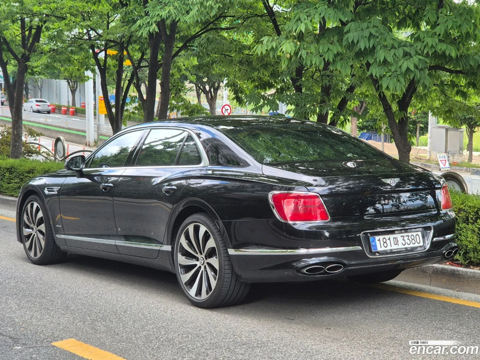 Bentley Flying Spur 2023 — 13