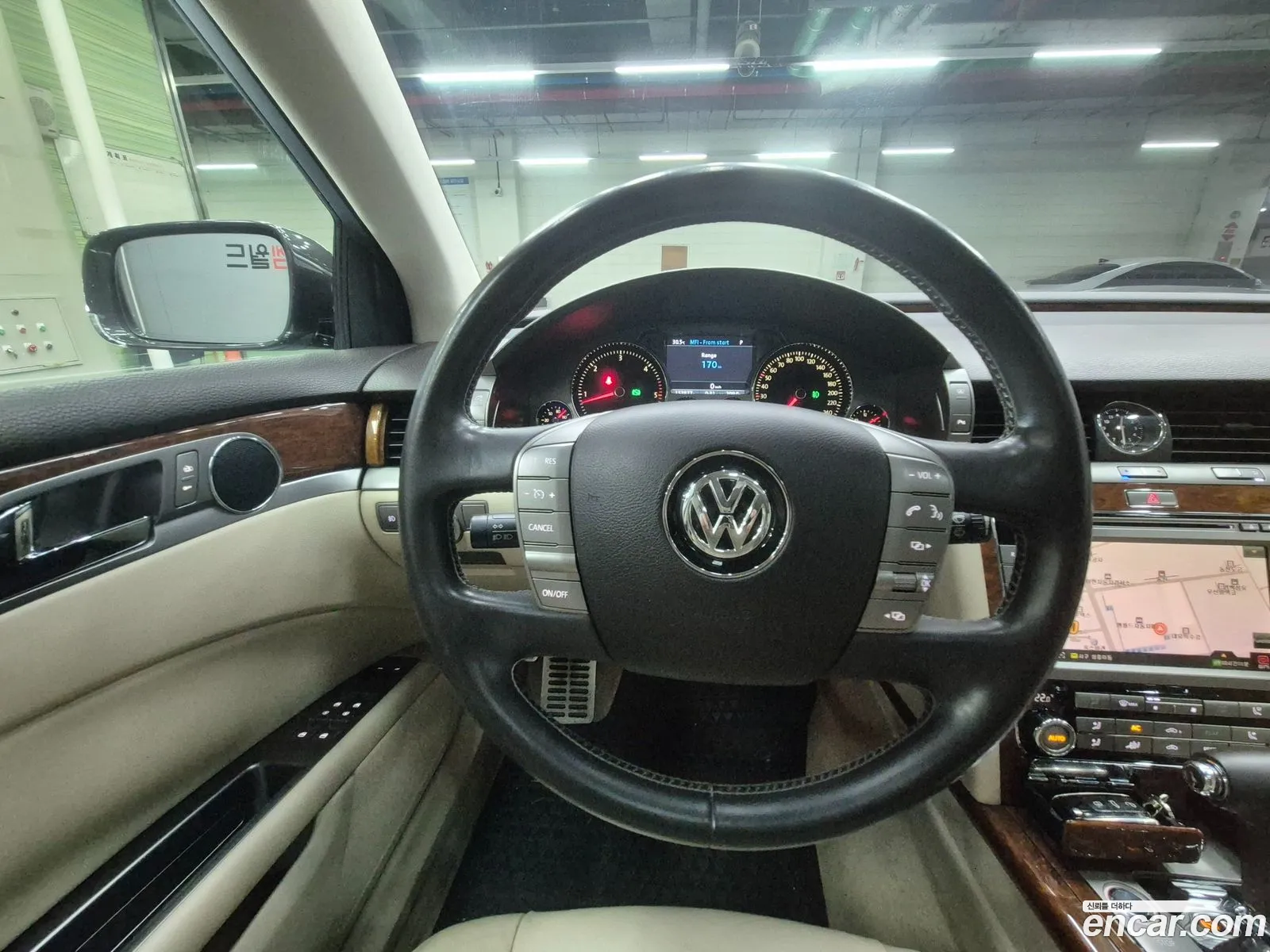 Volkswagen Phaeton 2011 — 10