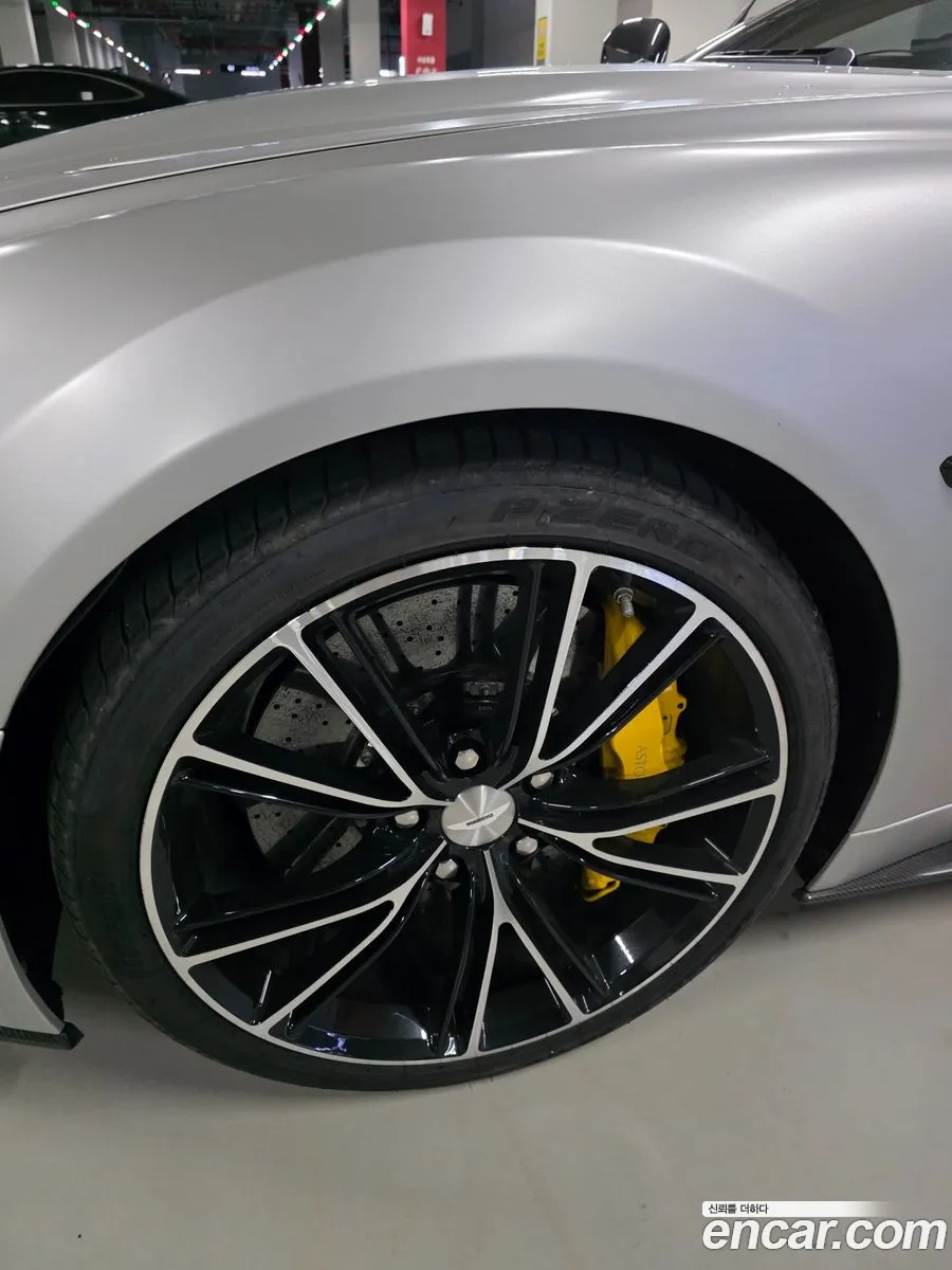 Aston Martin Vanquish 2016 — 11