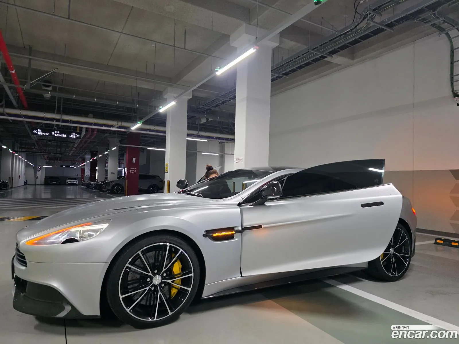 Aston Martin Vanquish 2016 — 20