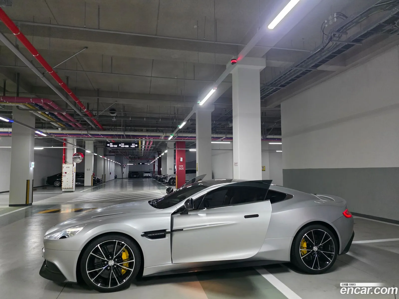 Aston Martin Vanquish 2016 — 12