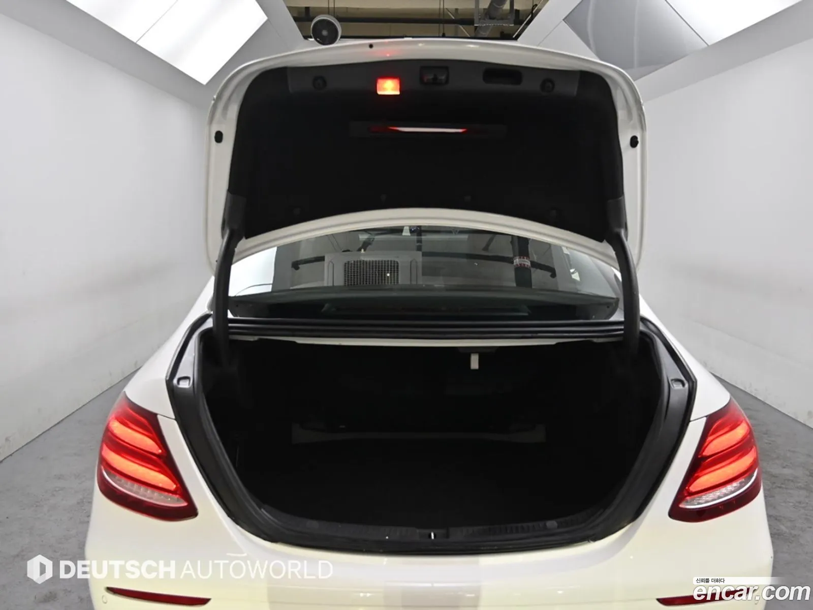 Mercedes-Benz E-Class W213 2017 — 16