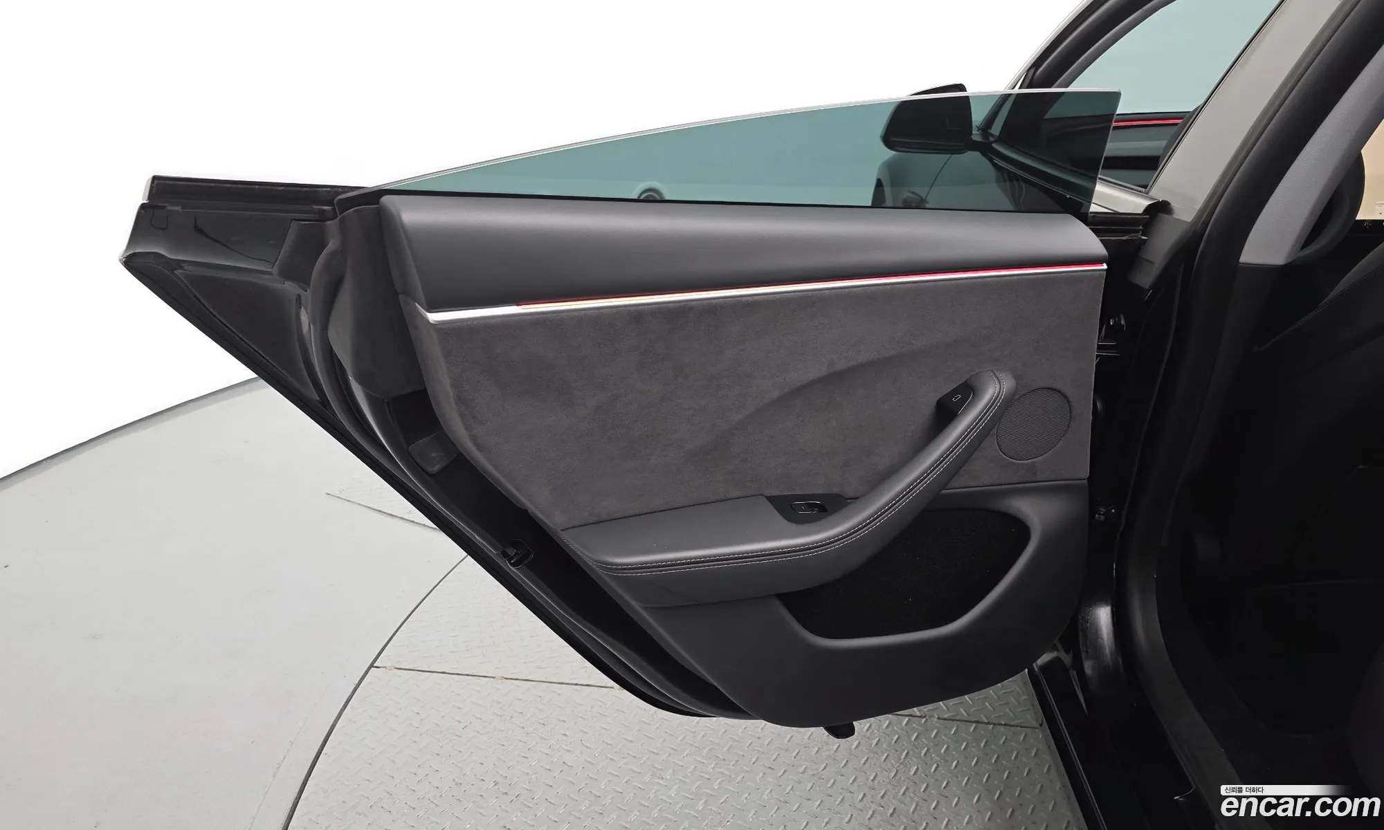 Tesla Model 3 2024 LRW3E7EK0RC161104 — 8