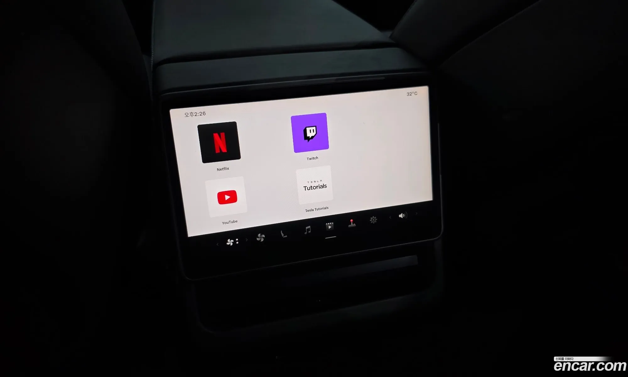 Tesla Model 3 2024 LRW3E7EK0RC161104 — 7