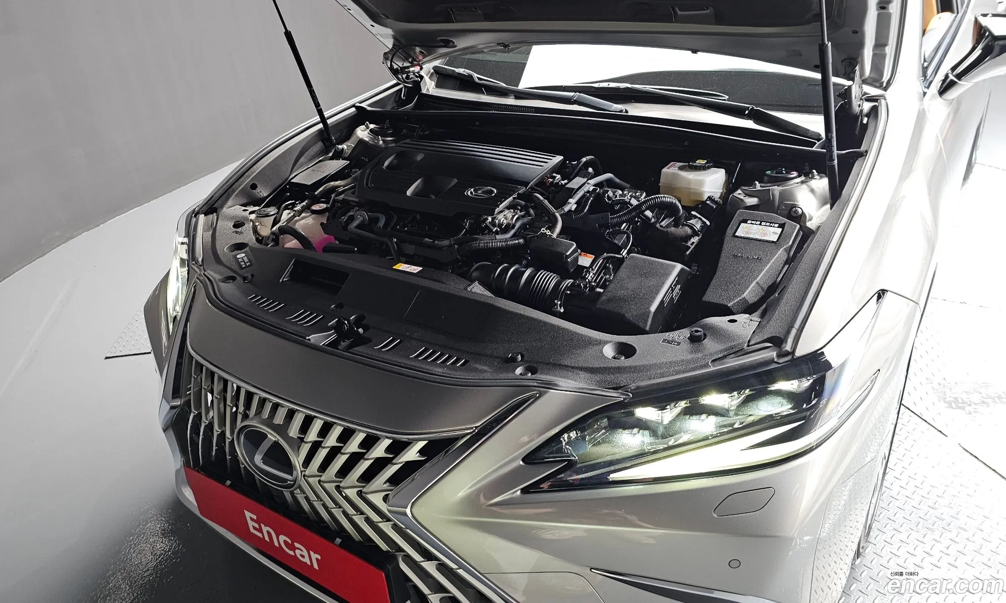 Lexus ES300h 7th Gen 2025 JTHBA1C18T2028586 — 30