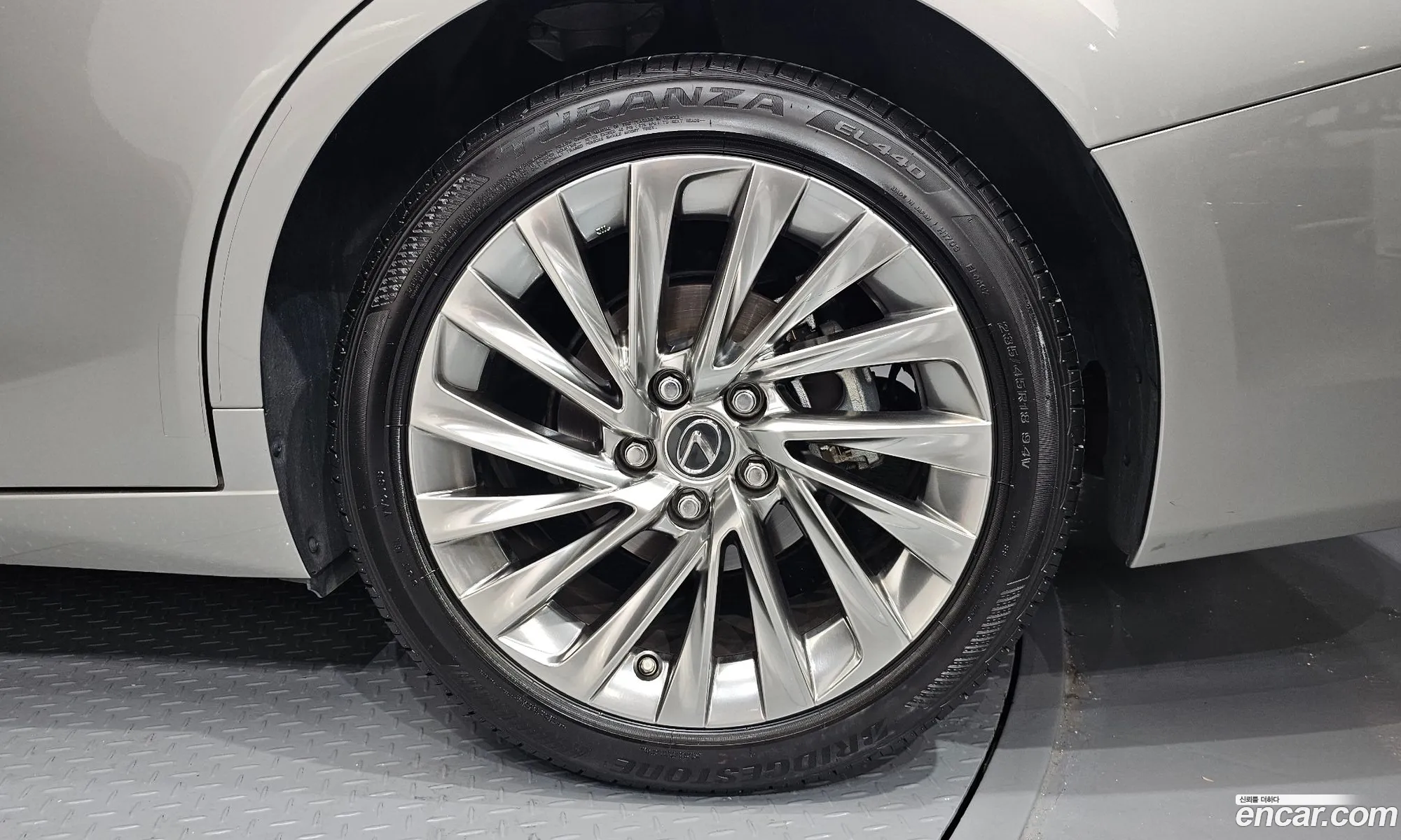 Lexus ES300h 7th Gen 2025 JTHBA1C18T2028586 — 5