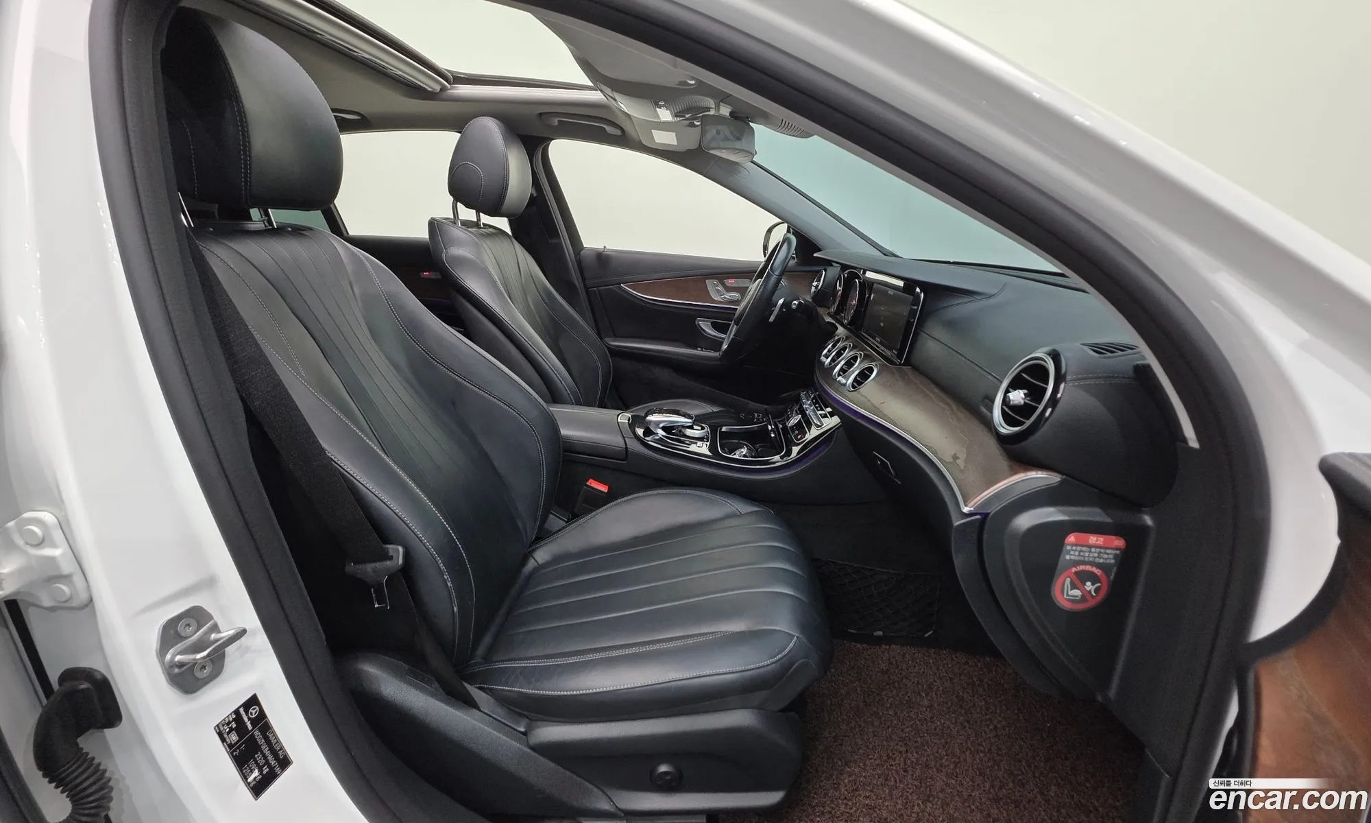 Mercedes-Benz E-Class W213 2016 WDDZF0EB4HA047169 — 2