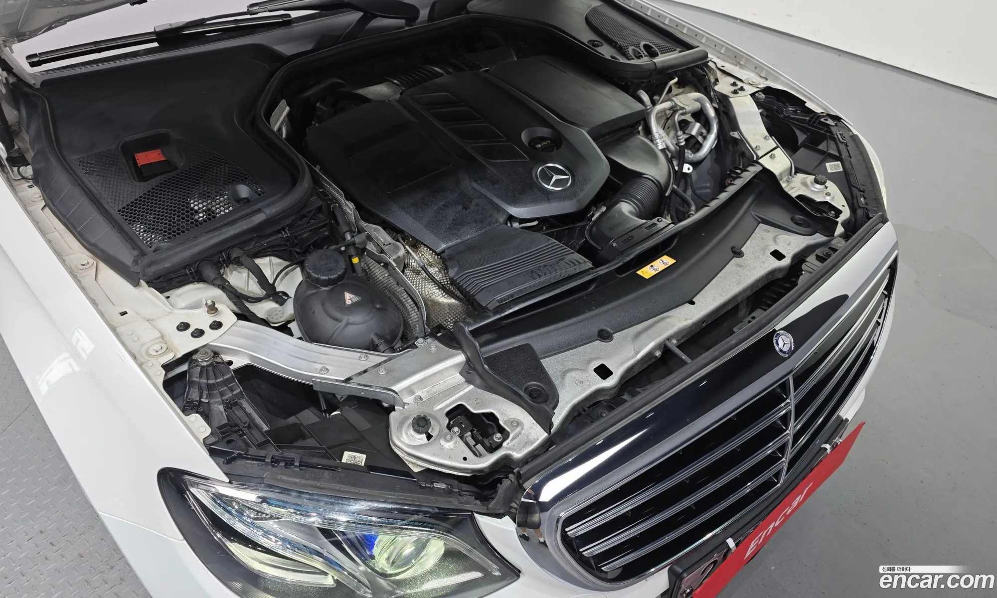 Mercedes-Benz E-Class W213 2016 WDDZF0EB4HA047169 — 18