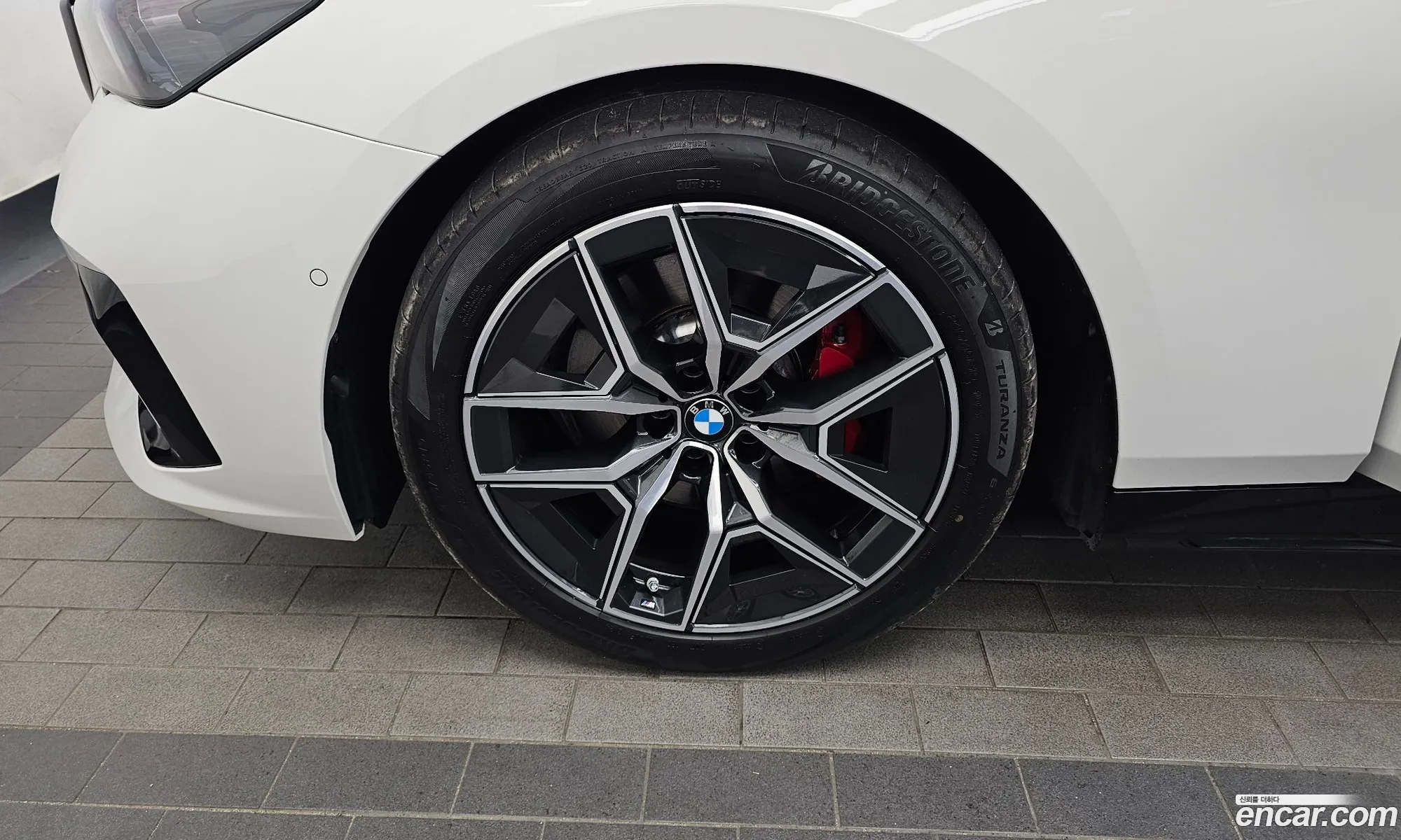 BMW 5 Series 2025 WBA21FJ09SCT64374 — 5