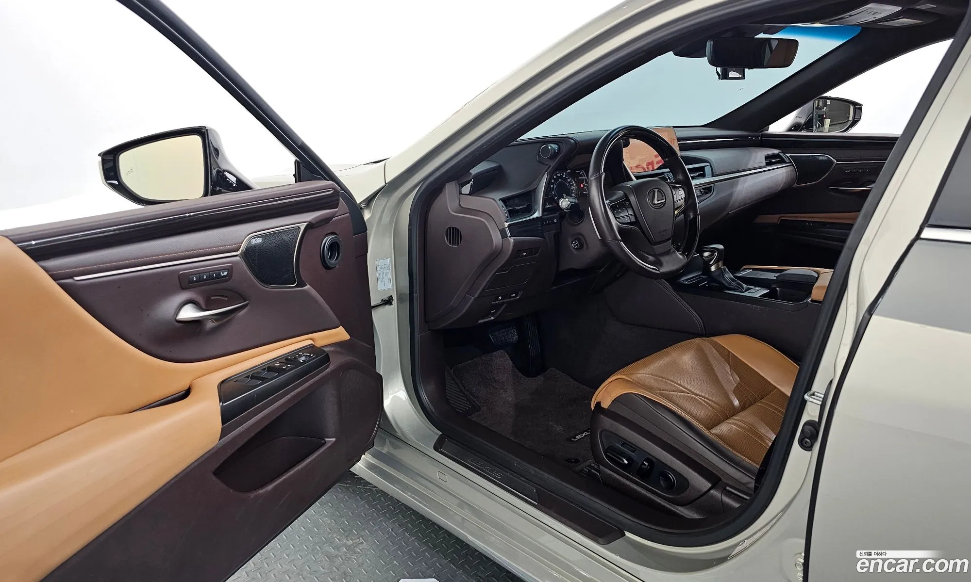 Lexus ES300h 7th Gen 2018 JTHB21B12K2004815 — 18