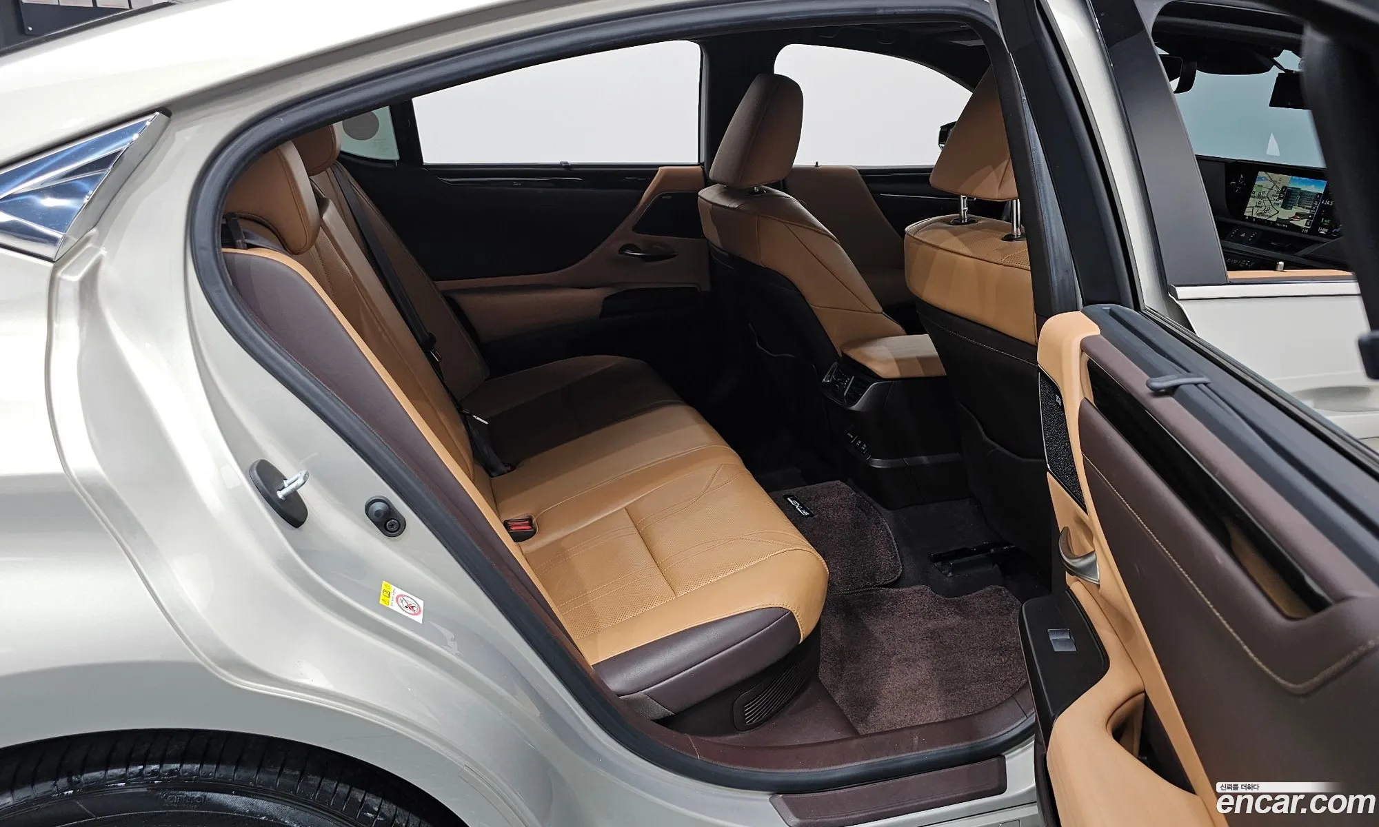 Lexus ES300h 7th Gen 2018 JTHB21B12K2004815 — 19