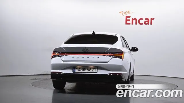Hyundai Elantra Hybrid 2023 — 3