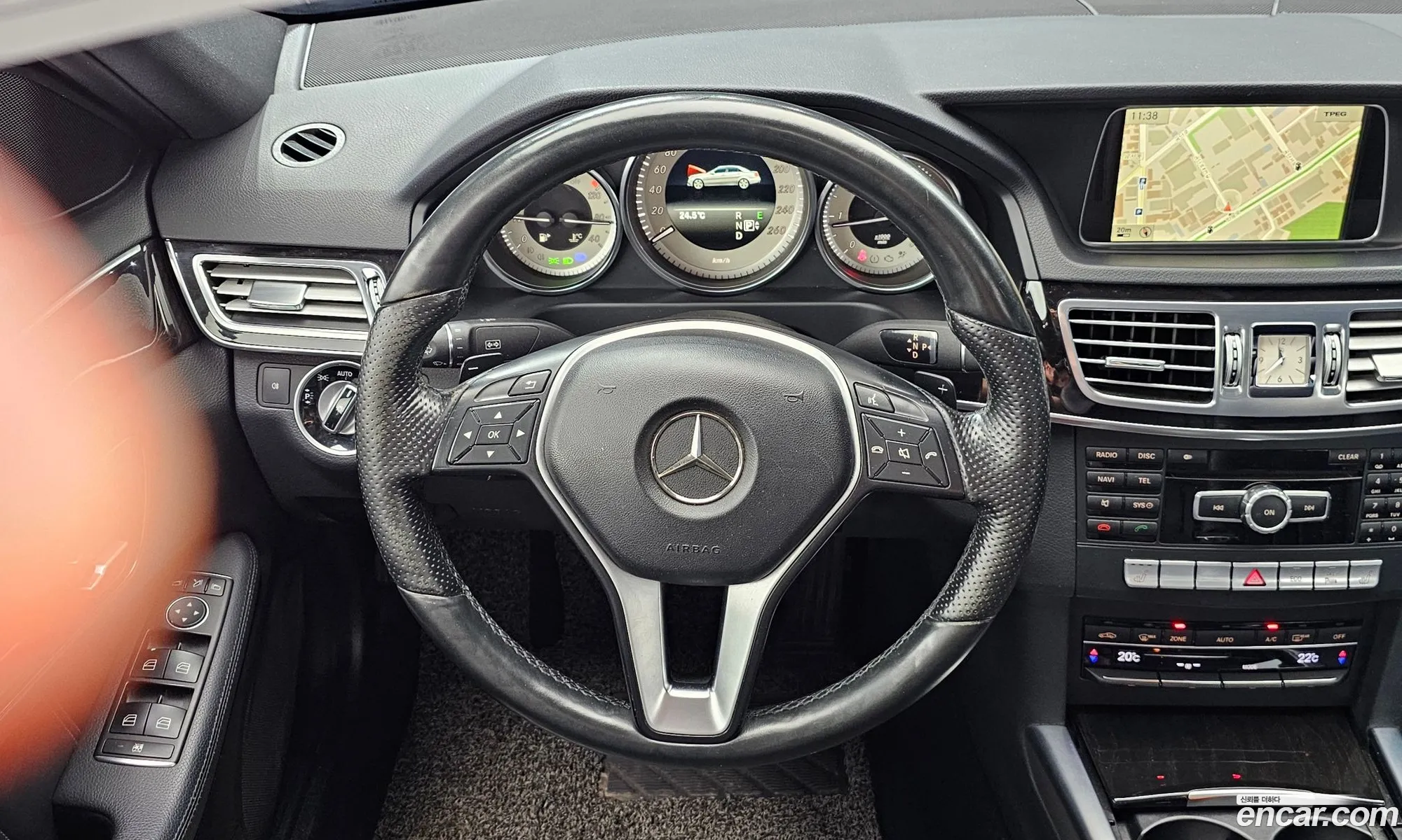 Mercedes-Benz E-Class W212 2014 WDDHF8CB4EB034098 — 13