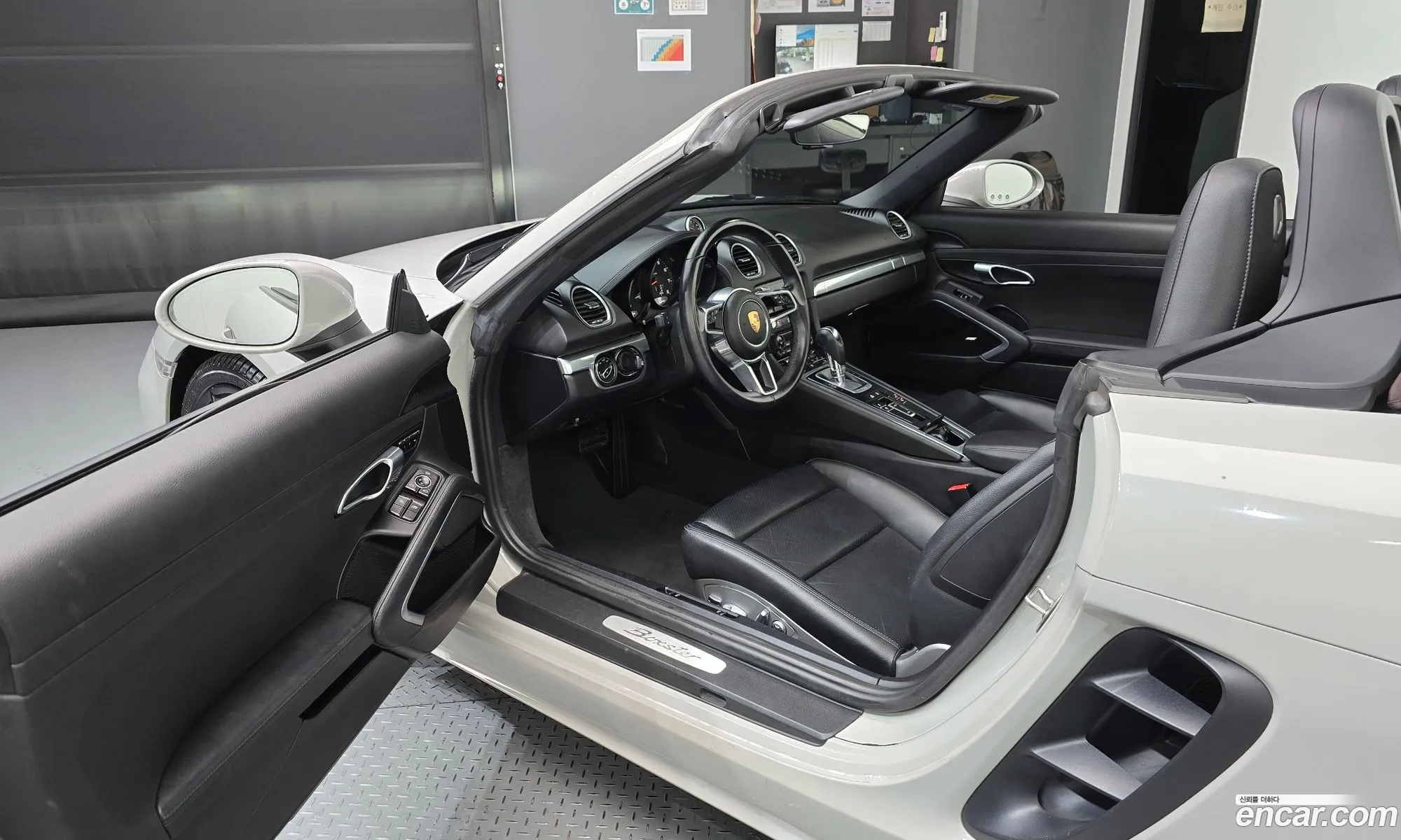 Porsche 718 Boxster 2018 WP0CA2980JS212711 — 18