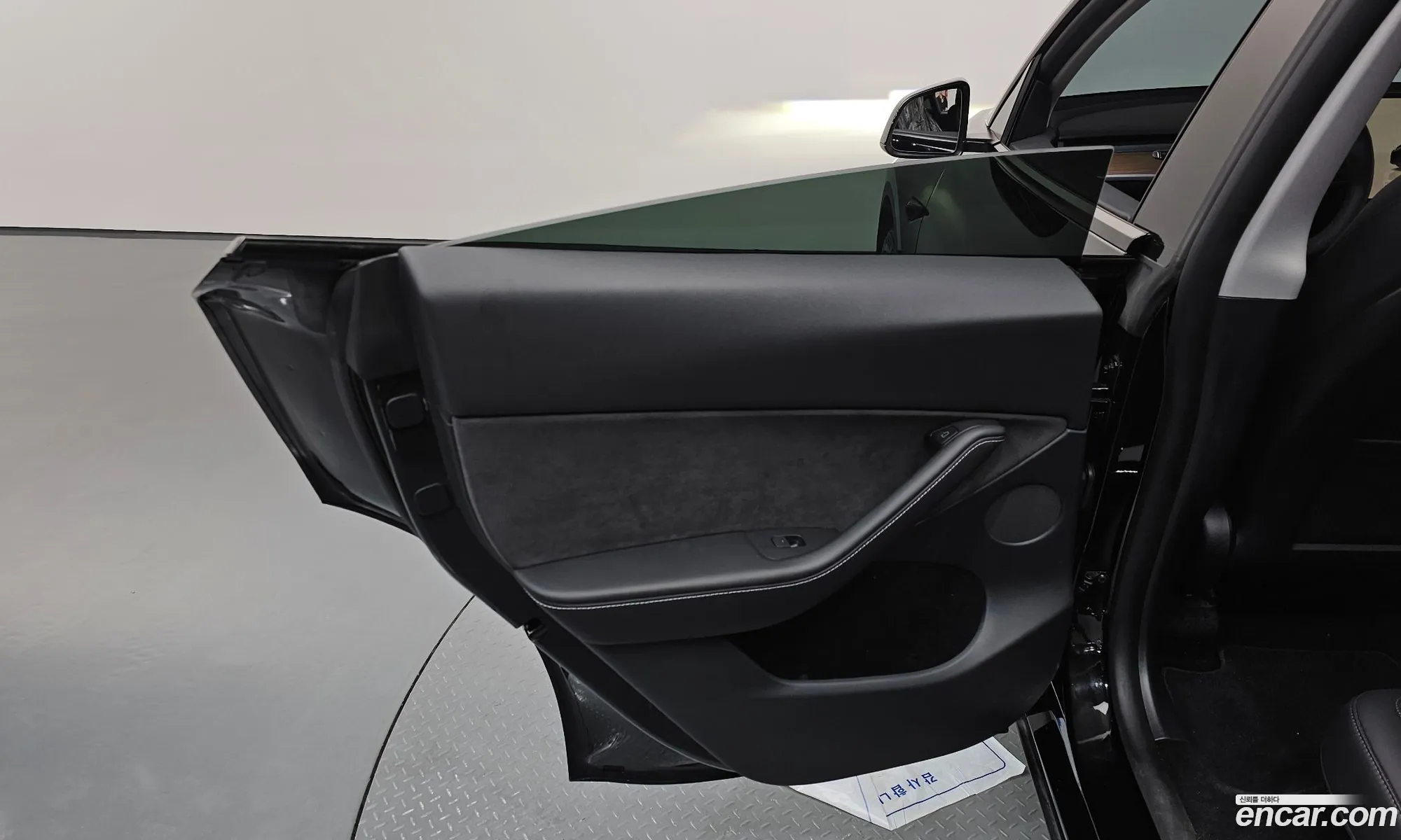 Tesla Model Y 2024 LRWYGCFS2RC565173 — 8