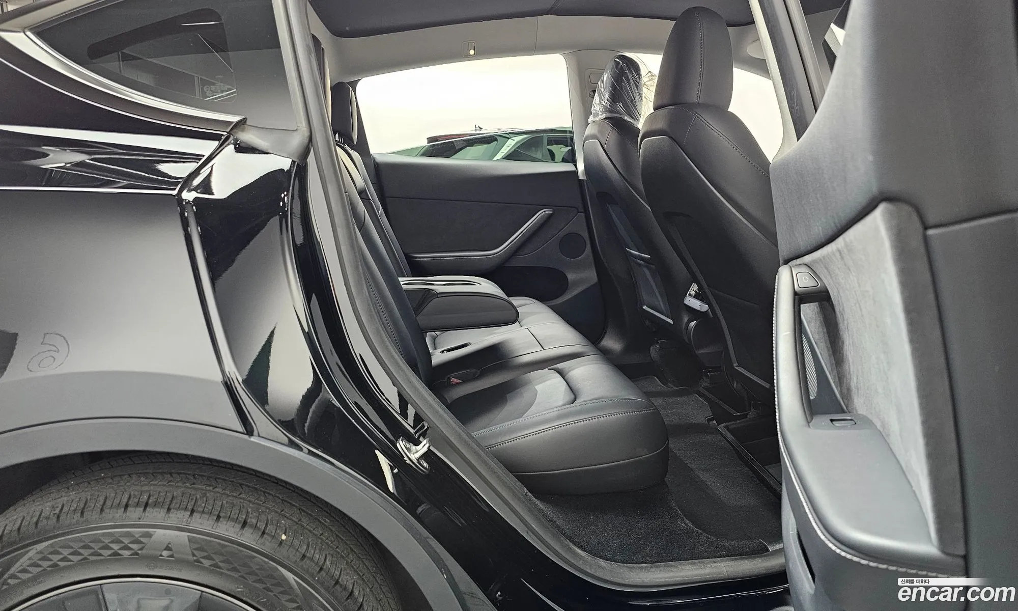 Tesla Model Y 2024 LRWYGCFS2RC565173 — 23
