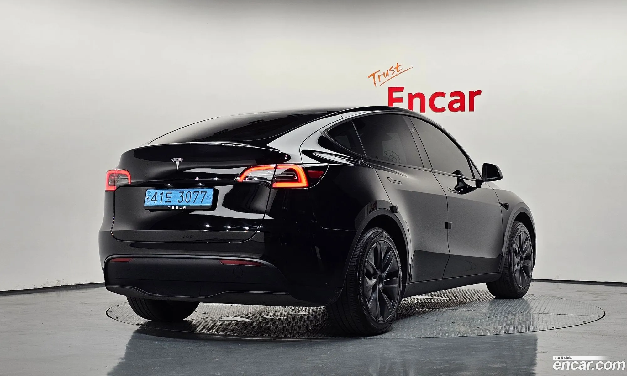 Tesla Model Y 2024 LRWYGCFS2RC565173 — 24