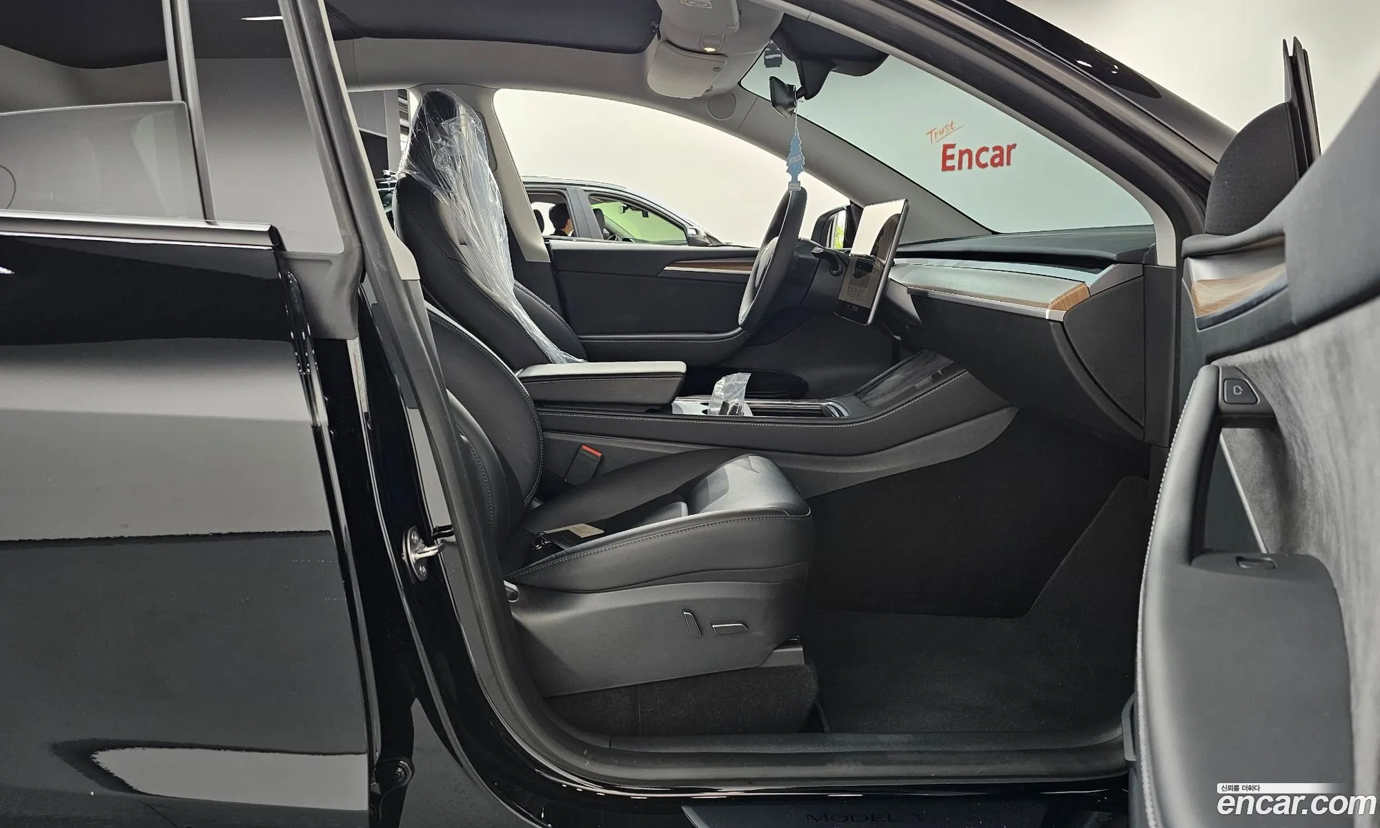 Tesla Model Y 2024 LRWYGCFS2RC565173 — 29