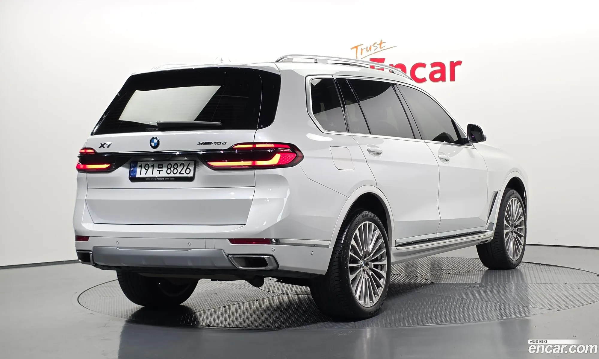 BMW X7 2023 — 7