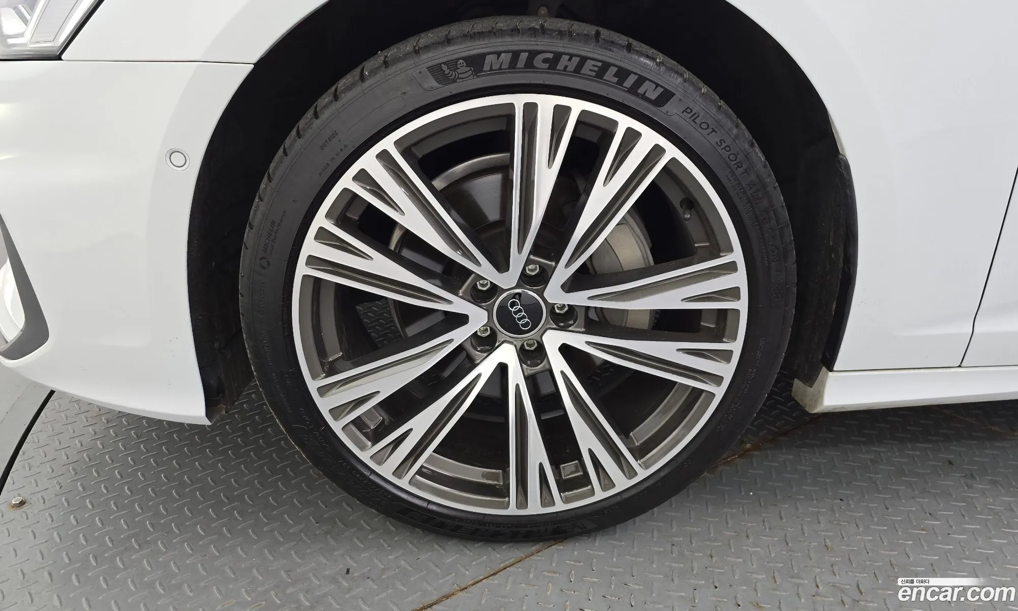 Audi A6 2019 WAUZZZF22LN013752 — 13