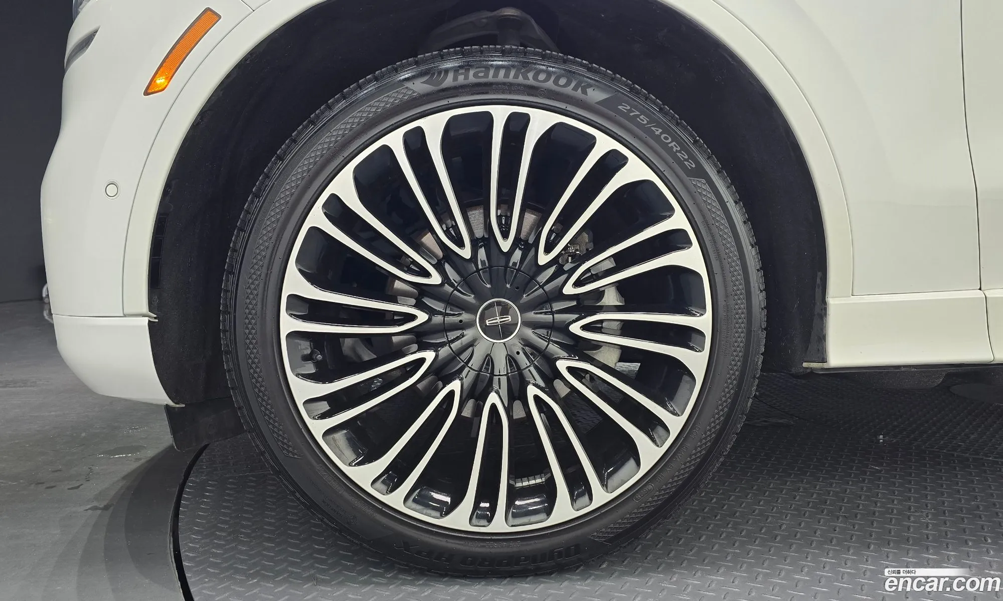 Lincoln Aviator 2020 5LM5J9XC7MGL01409 — 7