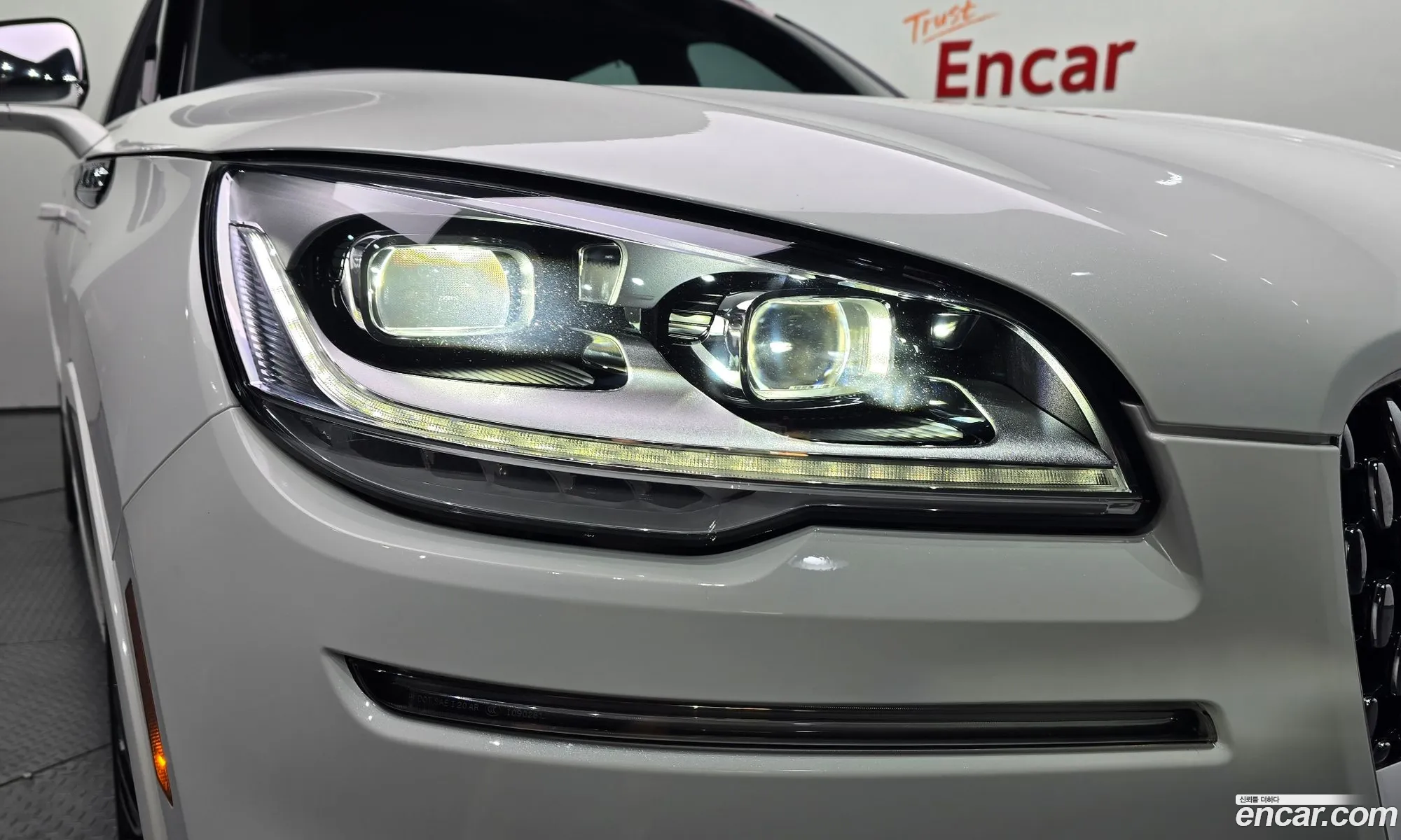 Lincoln Aviator 2020 5LM5J9XC7MGL01409 — 4