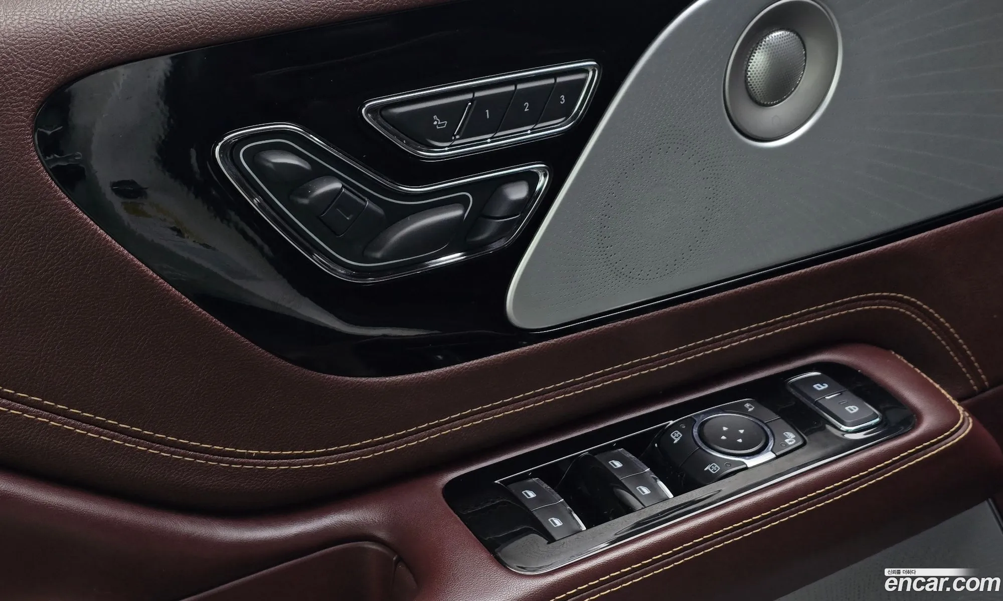 Lincoln Aviator 2020 5LM5J9XC7MGL01409 — 19