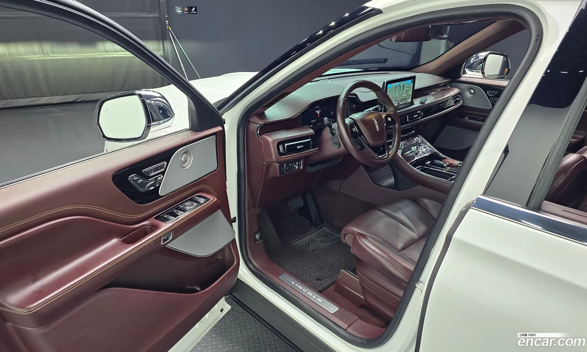 Lincoln Aviator 2020 5LM5J9XC7MGL01409 — 29
