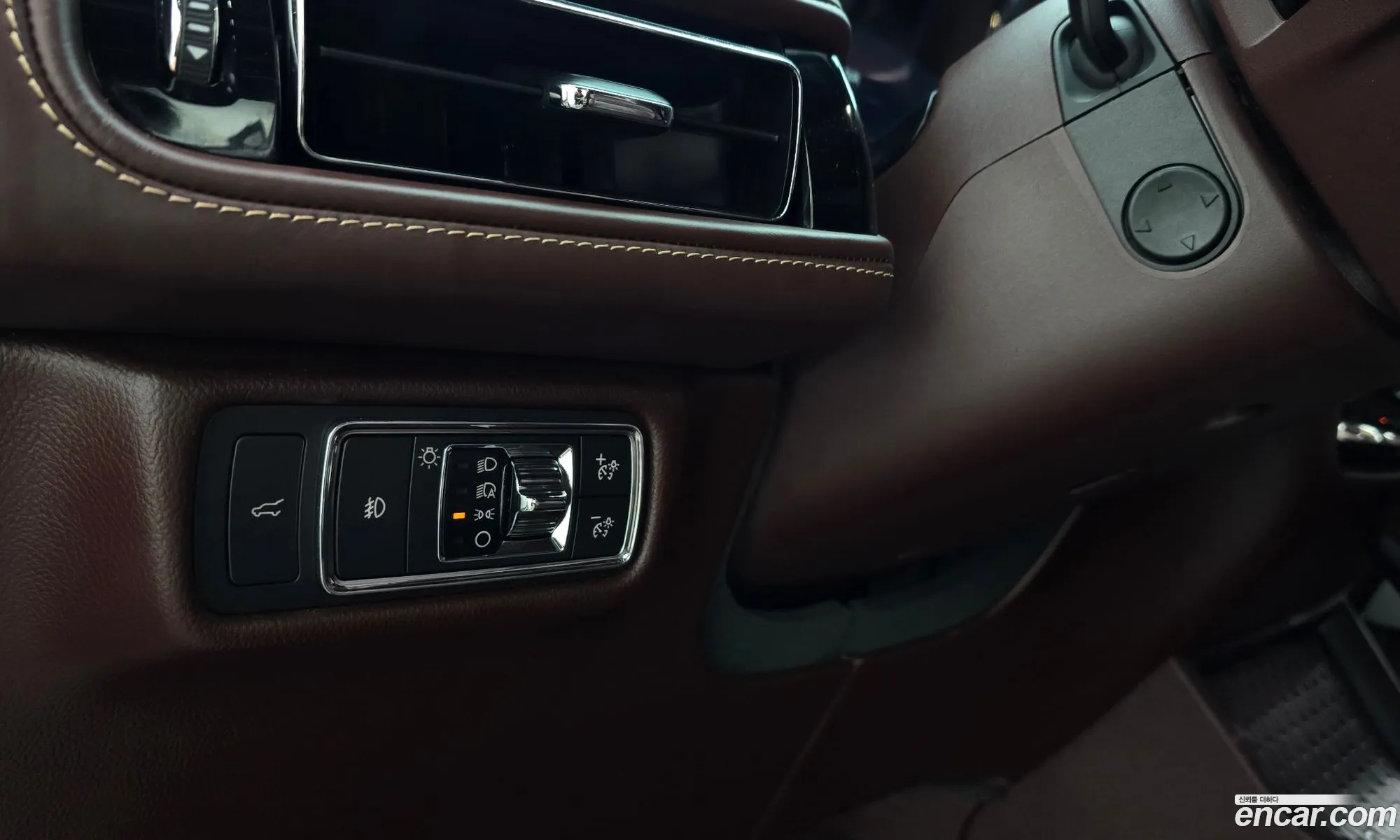 Lincoln Aviator 2020 5LM5J9XC7MGL01409 — 31
