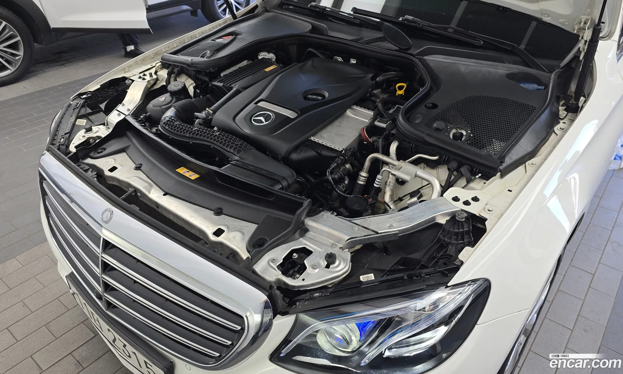 Mercedes-Benz E-Class W213 2017 — 18