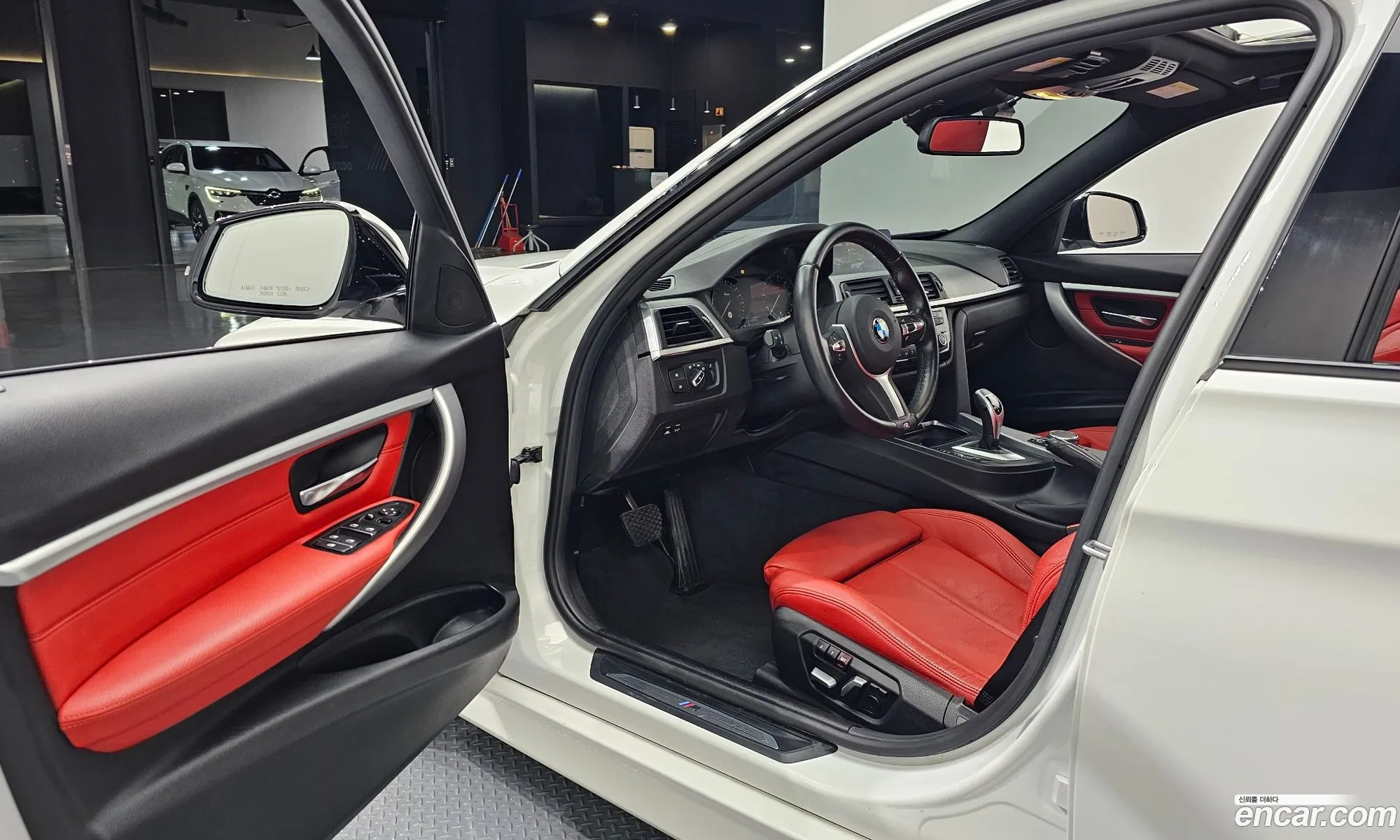 BMW 3 Series 2018 WBA8B9103JA826723 — 16