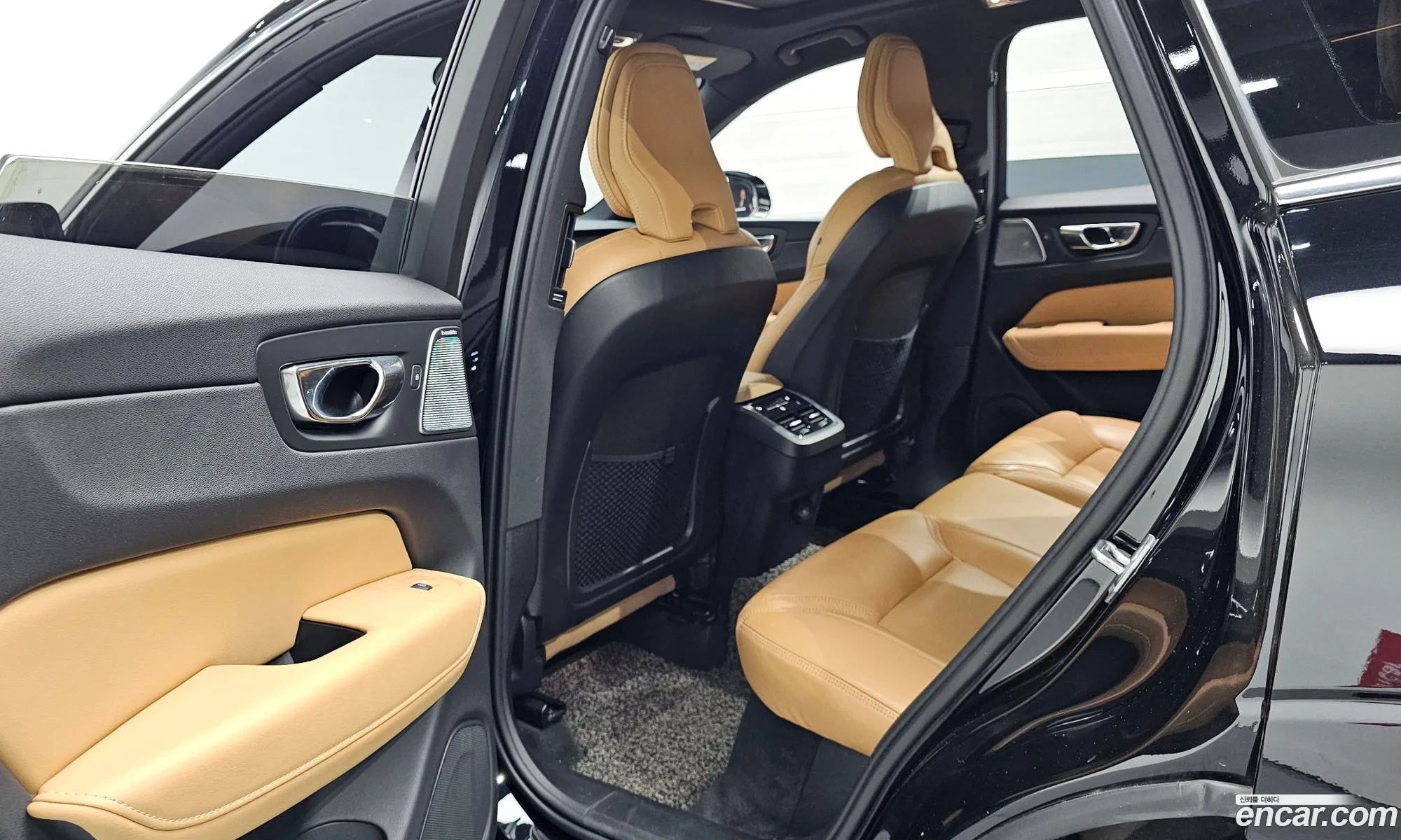 Volvo XC60 2021 — 9
