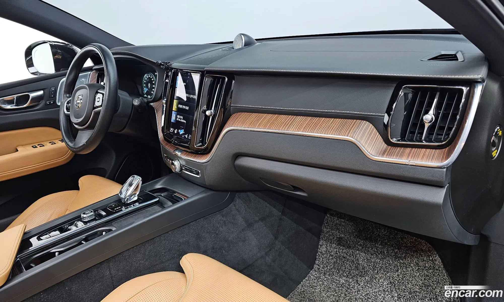Volvo XC60 2021 — 17