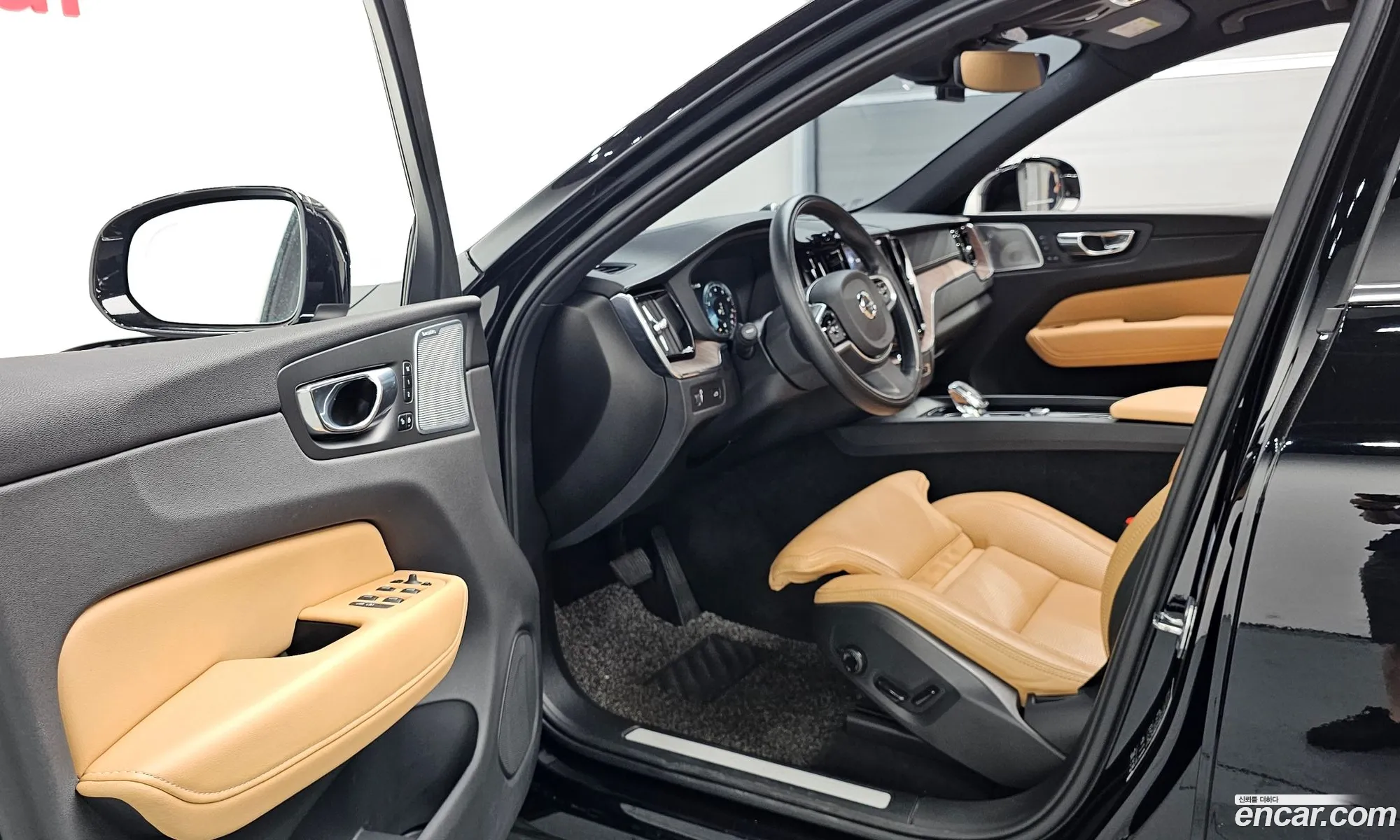 Volvo XC60 2021 — 25