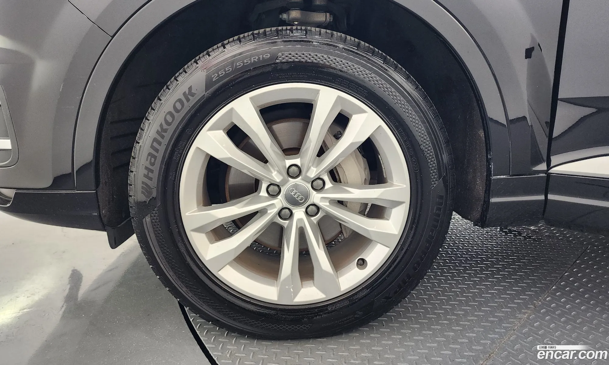 Audi Q7 2019 WAUZZZ4M7KD045802 — 3