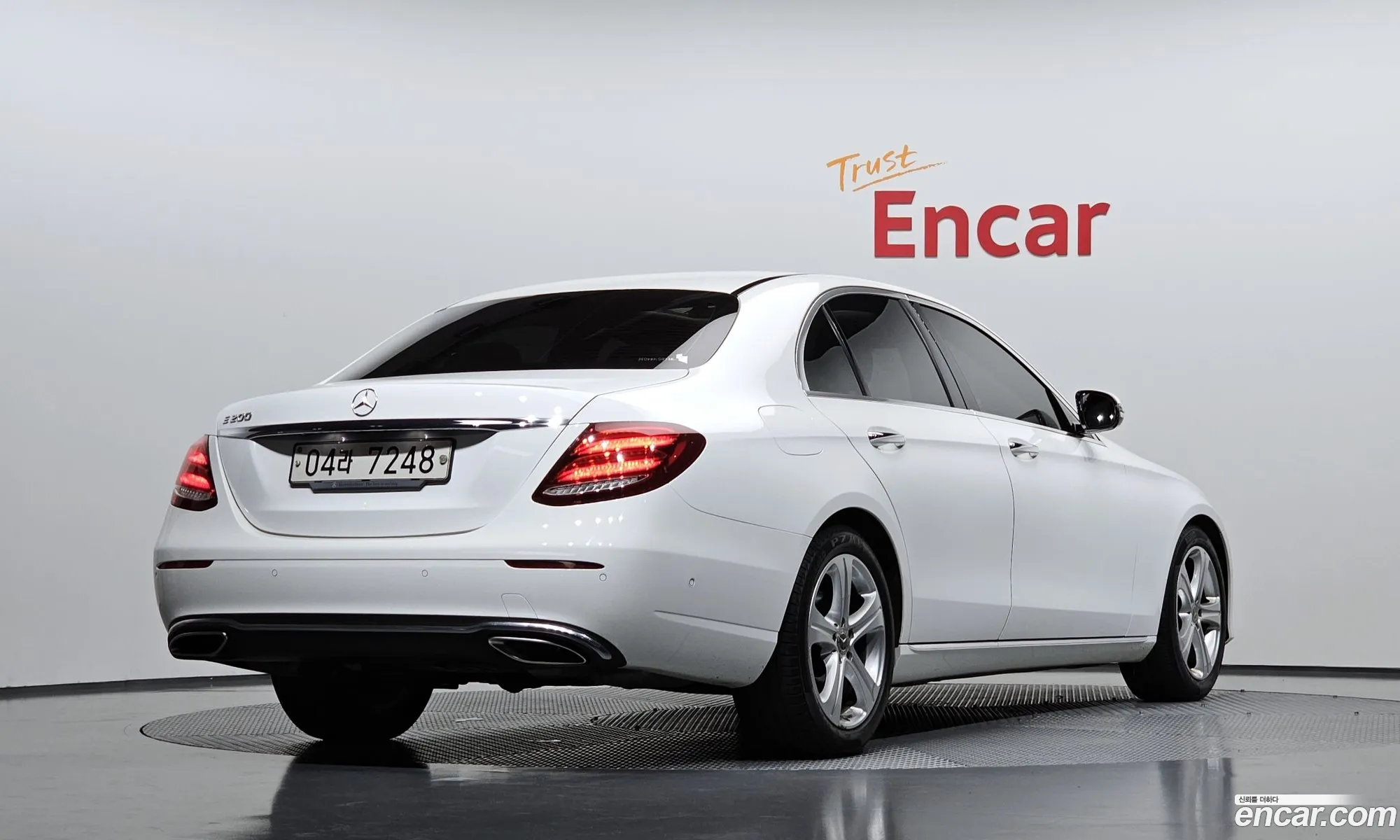 Mercedes-Benz E-Class W213 2017 WDDZF4CB5HA277992 — 30