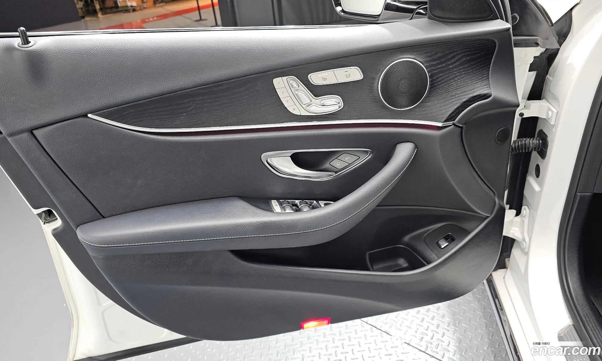 Mercedes-Benz E-Class W213 2017 WDDZF4CB5HA277992 — 11