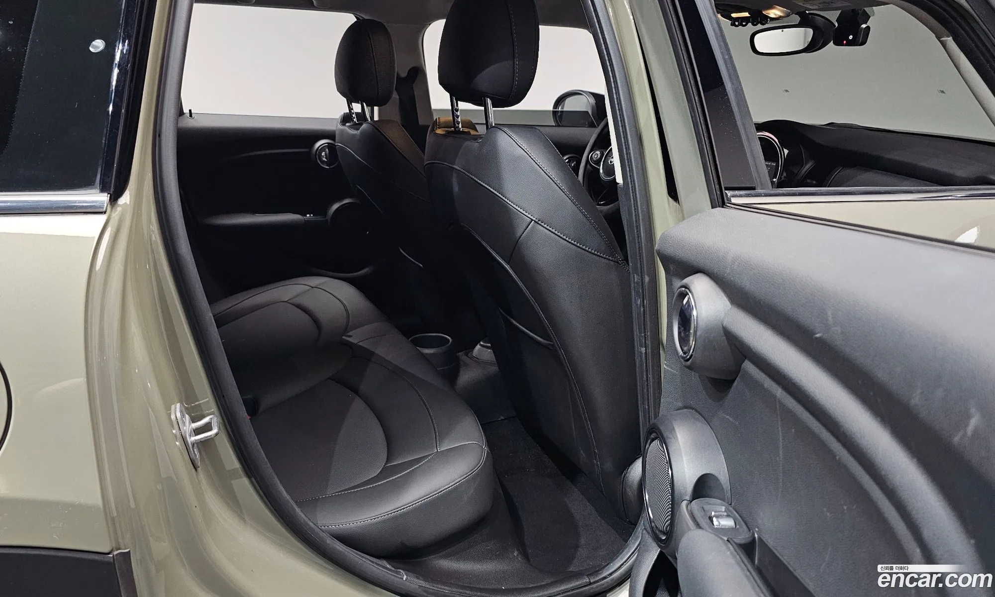 Mini Cooper 2020 — 26