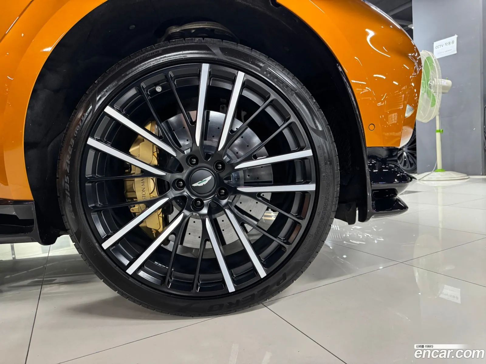 Aston Martin DBX 2023 — 5