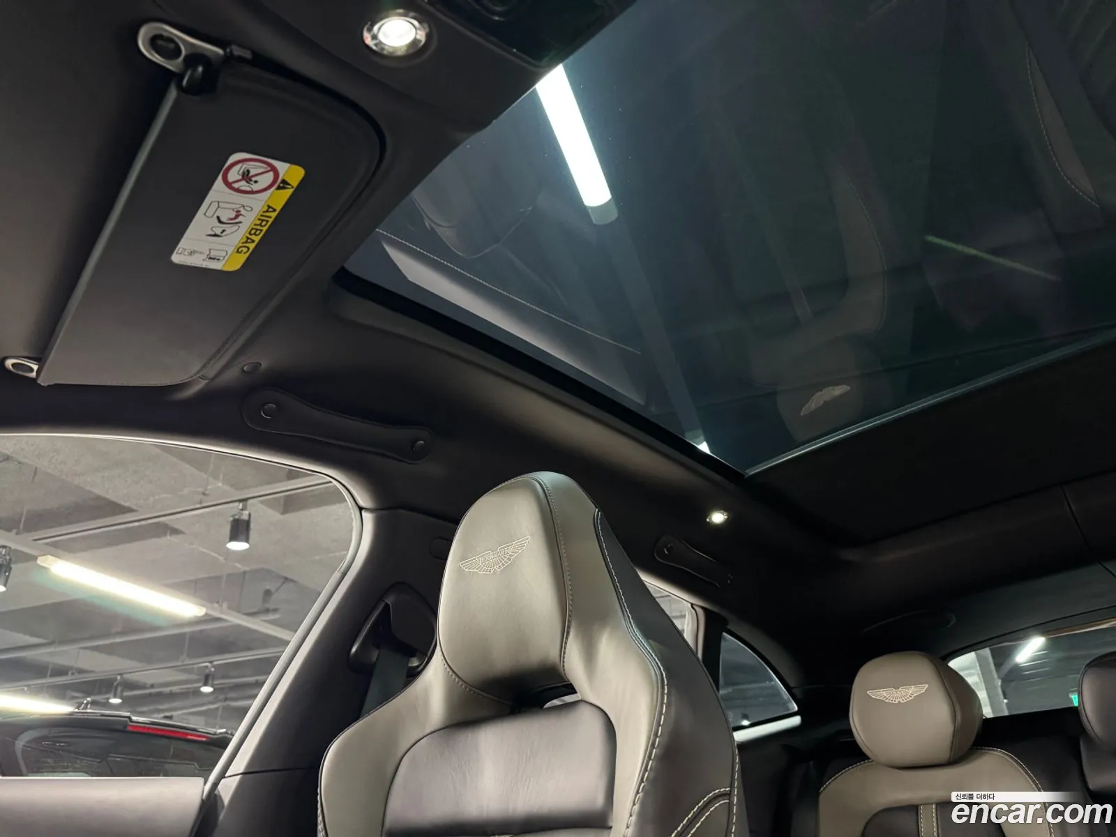 Aston Martin DBX 2023 — 12